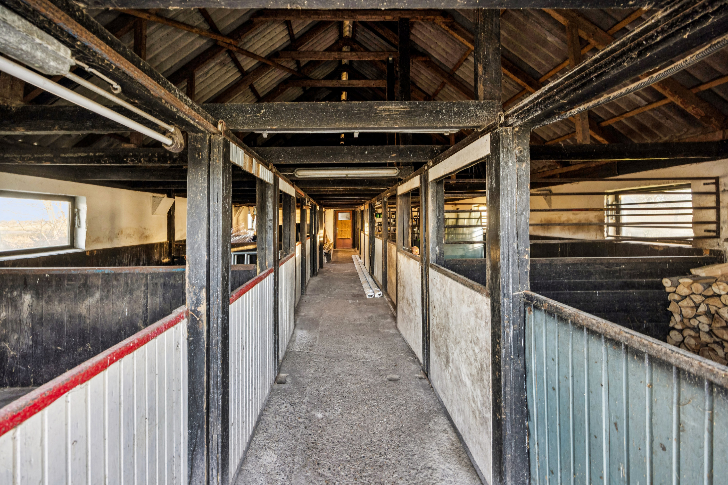 Fremhævet stald billede i fuldskærmstilstand. Billede af Kvorupvej 161, 9490 Pandrup