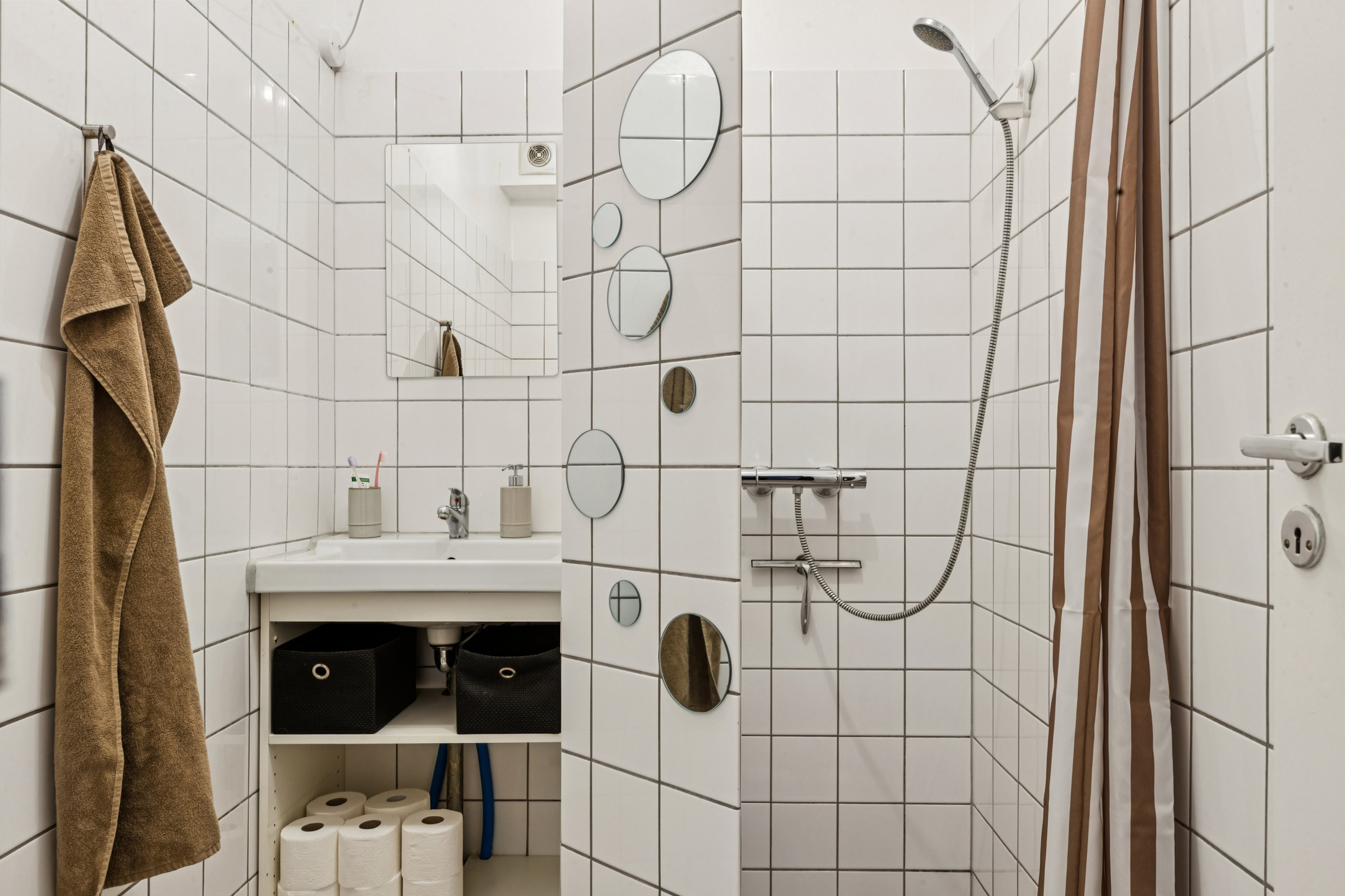 Fremhævet badeværelse billede i fuldskærmstilstand. Billede af Sabroesvej 9D, 2. mf., 3000 Helsingør