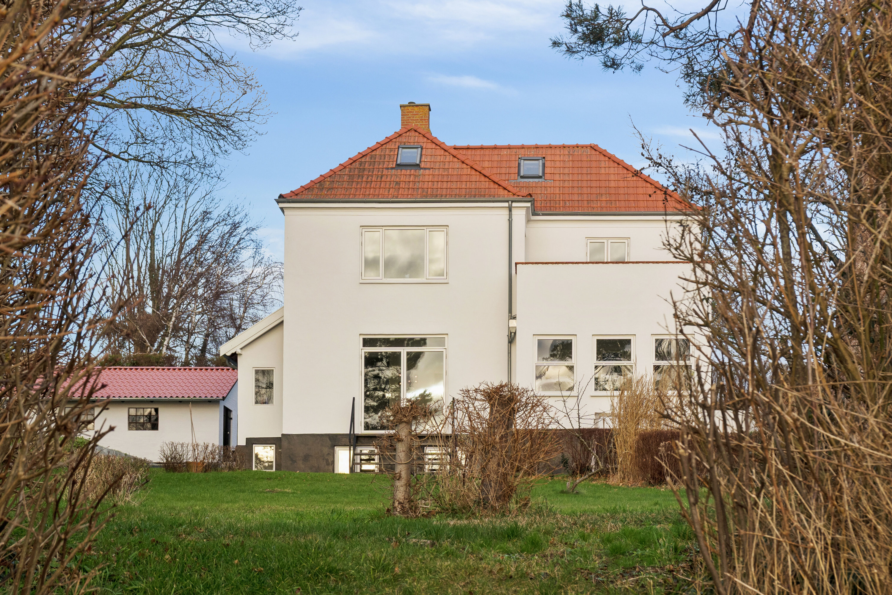 Miniaturebillede 1: set fra haven. Billede af Solbjergvej 9, 4400 Kalundborg