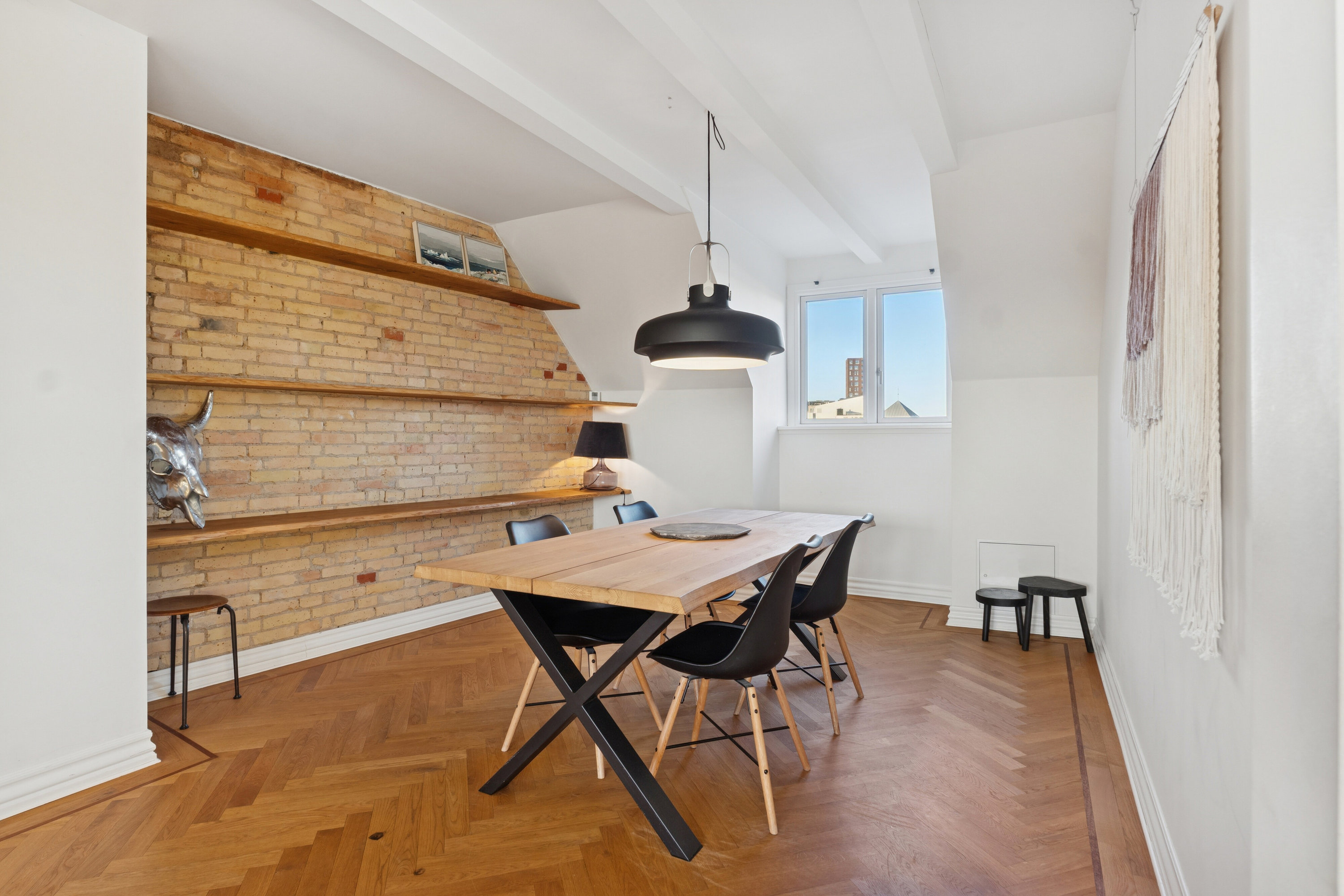 Fremhævet spisestue billede i fuldskærmstilstand. Billede af Skt. Jørgens Gade 10A, 4. tv., 5000 Odense C