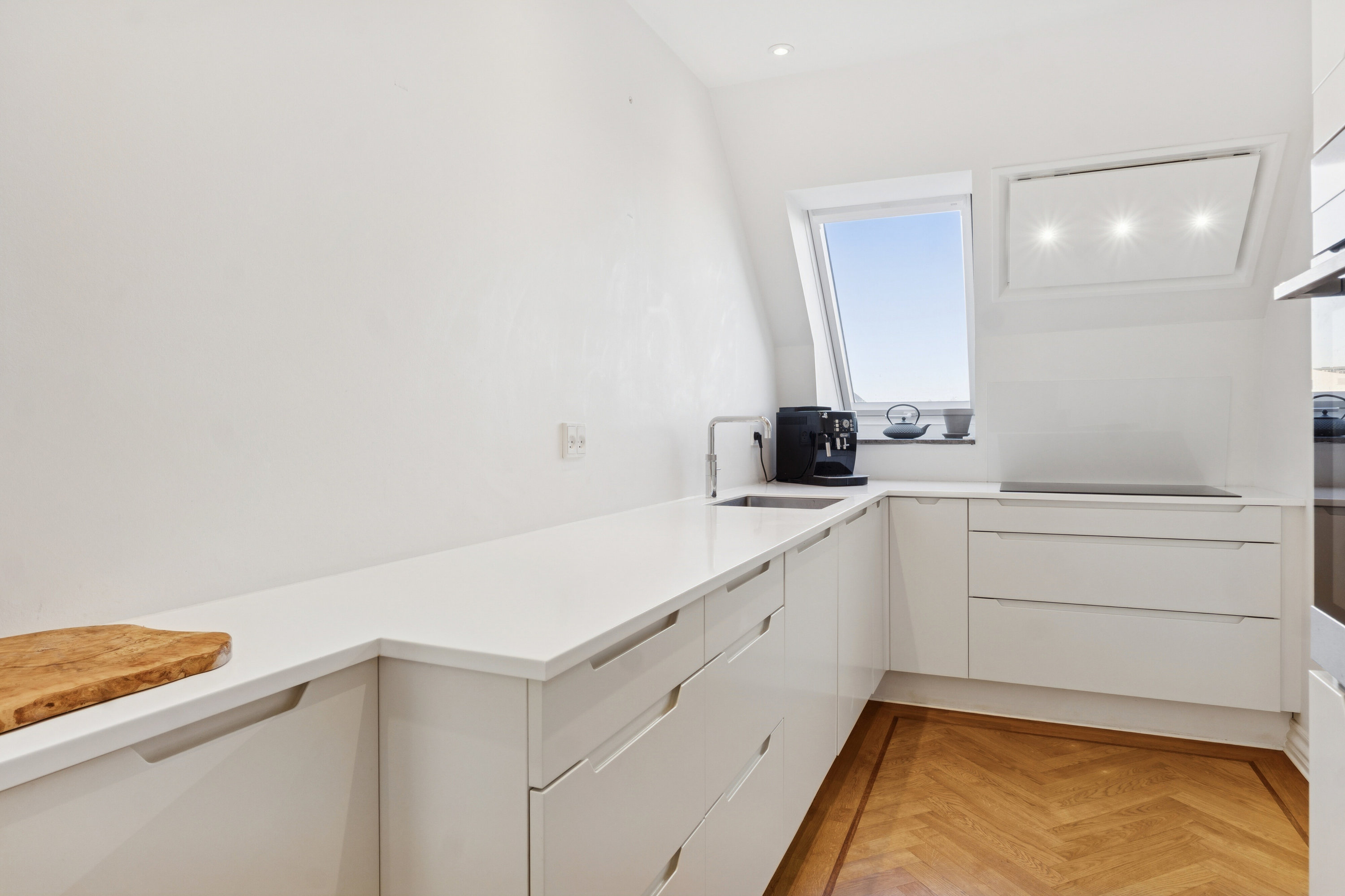 Fremhævet køkken billede i fuldskærmstilstand. Billede af Skt. Jørgens Gade 10A, 4. tv., 5000 Odense C