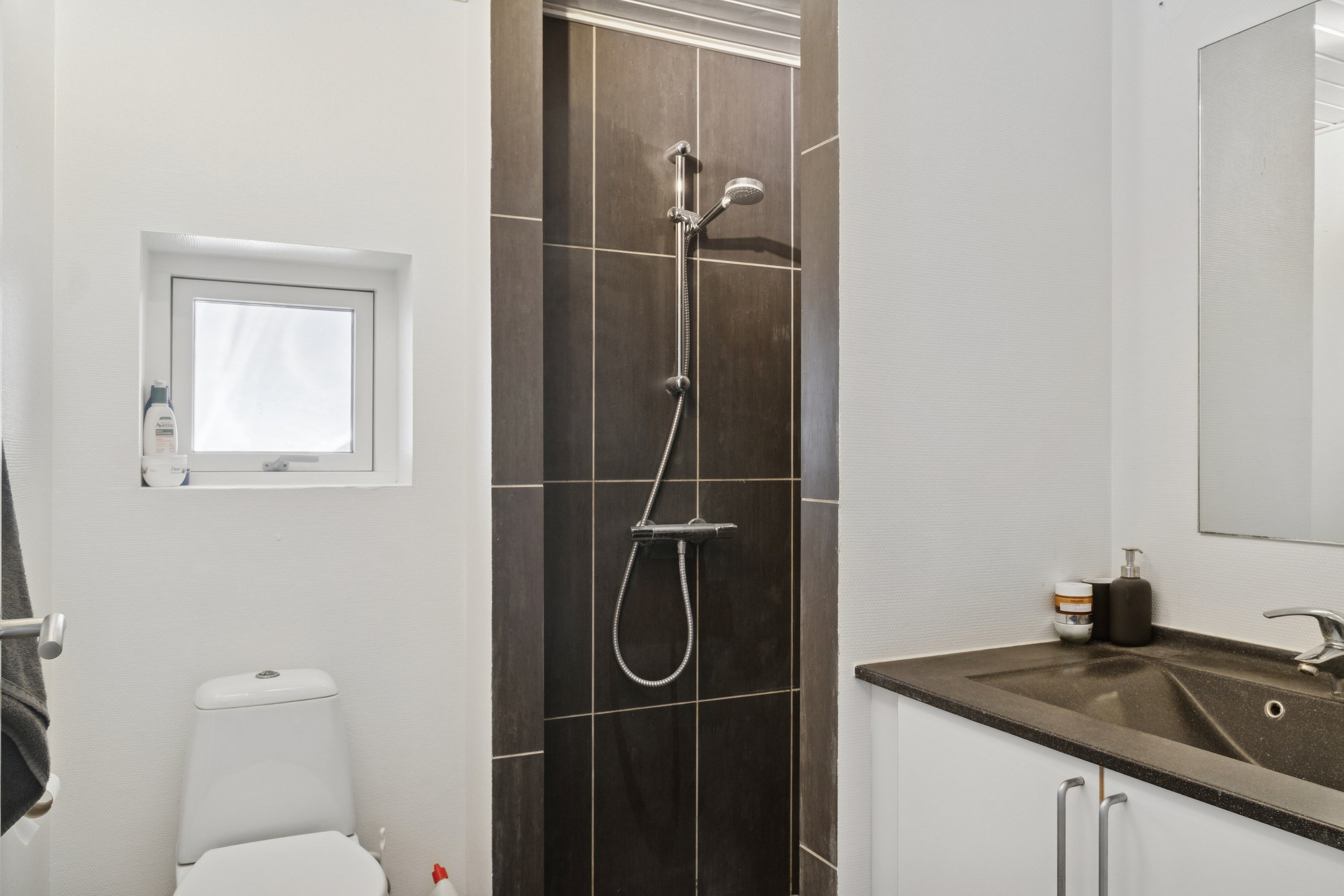 Fremhævet badeværelse billede i fuldskærmstilstand. Billede af Skovvænget 16, 8882 Fårvang