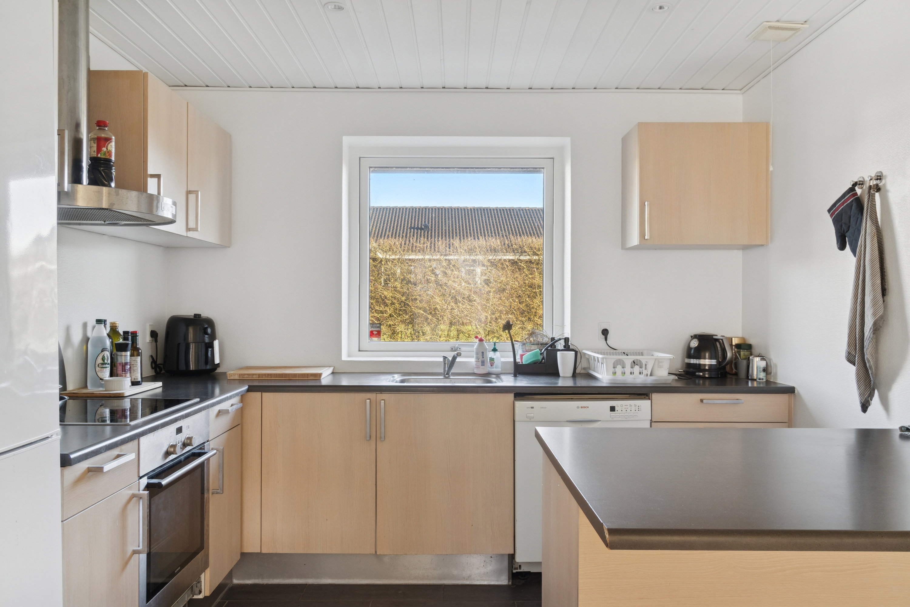 Fremhævet køkken billede i fuldskærmstilstand. Billede af Skovvænget 16, 8882 Fårvang