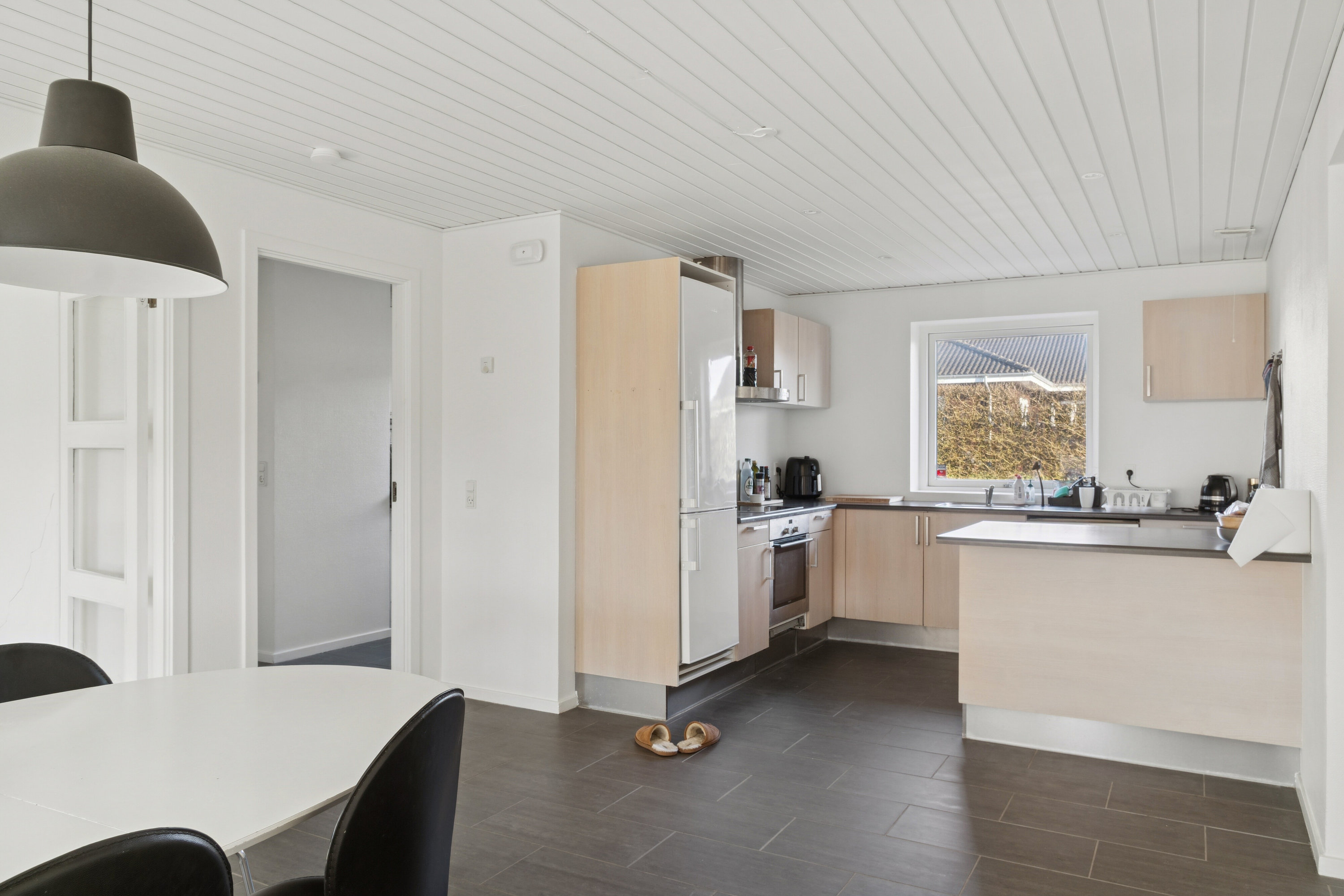 Fremhævet køkken billede i fuldskærmstilstand. Billede af Skovvænget 16, 8882 Fårvang