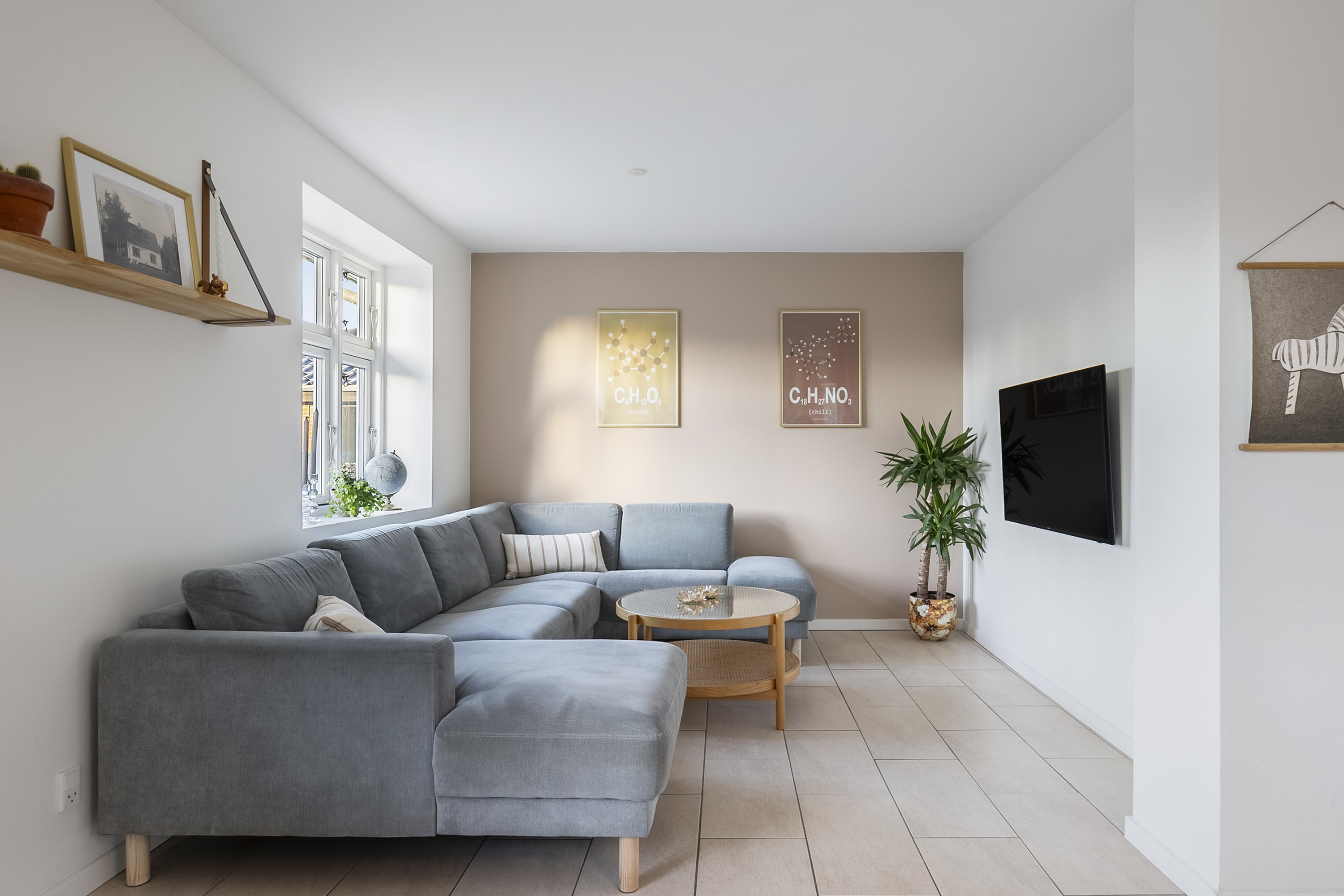 Fremhævet stue billede i fuldskærmstilstand. Billede af Tværvej 17B, Seden, 5240 Odense NØ