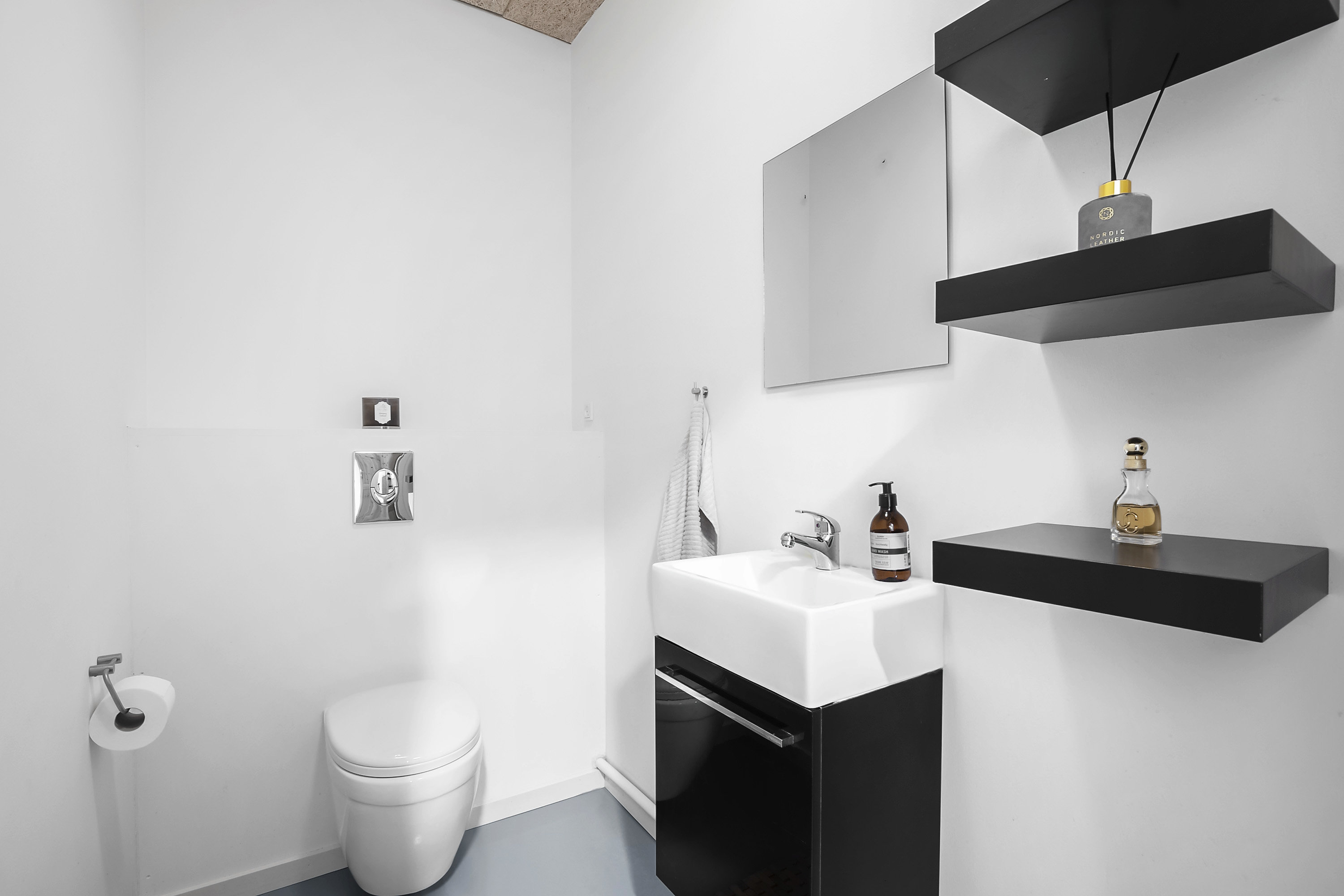 Fremhævet toilet billede i fuldskærmstilstand. Billede af Tværvej 17B, Seden, 5240 Odense NØ