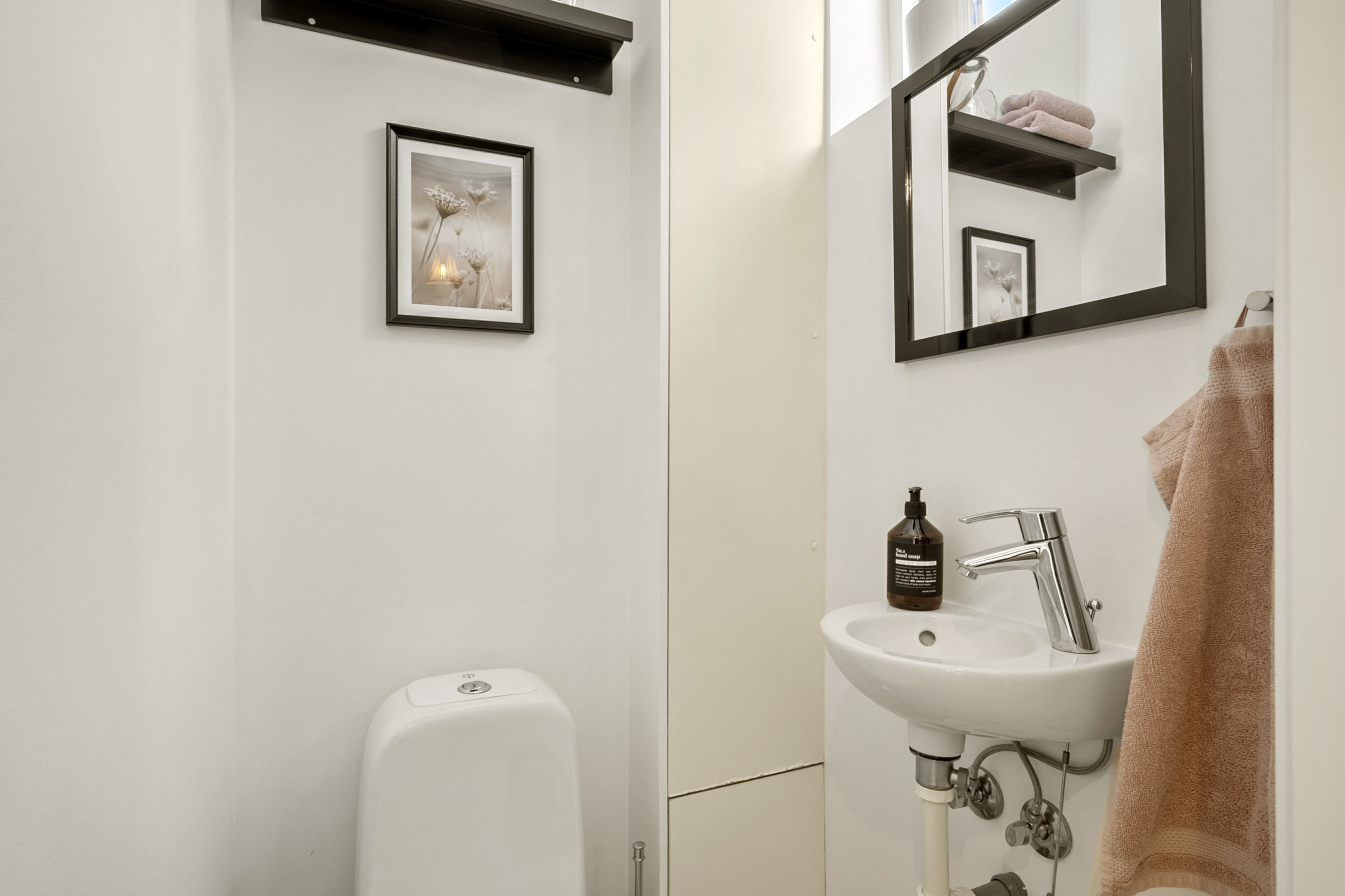 Fremhævet toilet billede i fuldskærmstilstand. Billede af Døckerslundsvej 49, 5000 Odense C