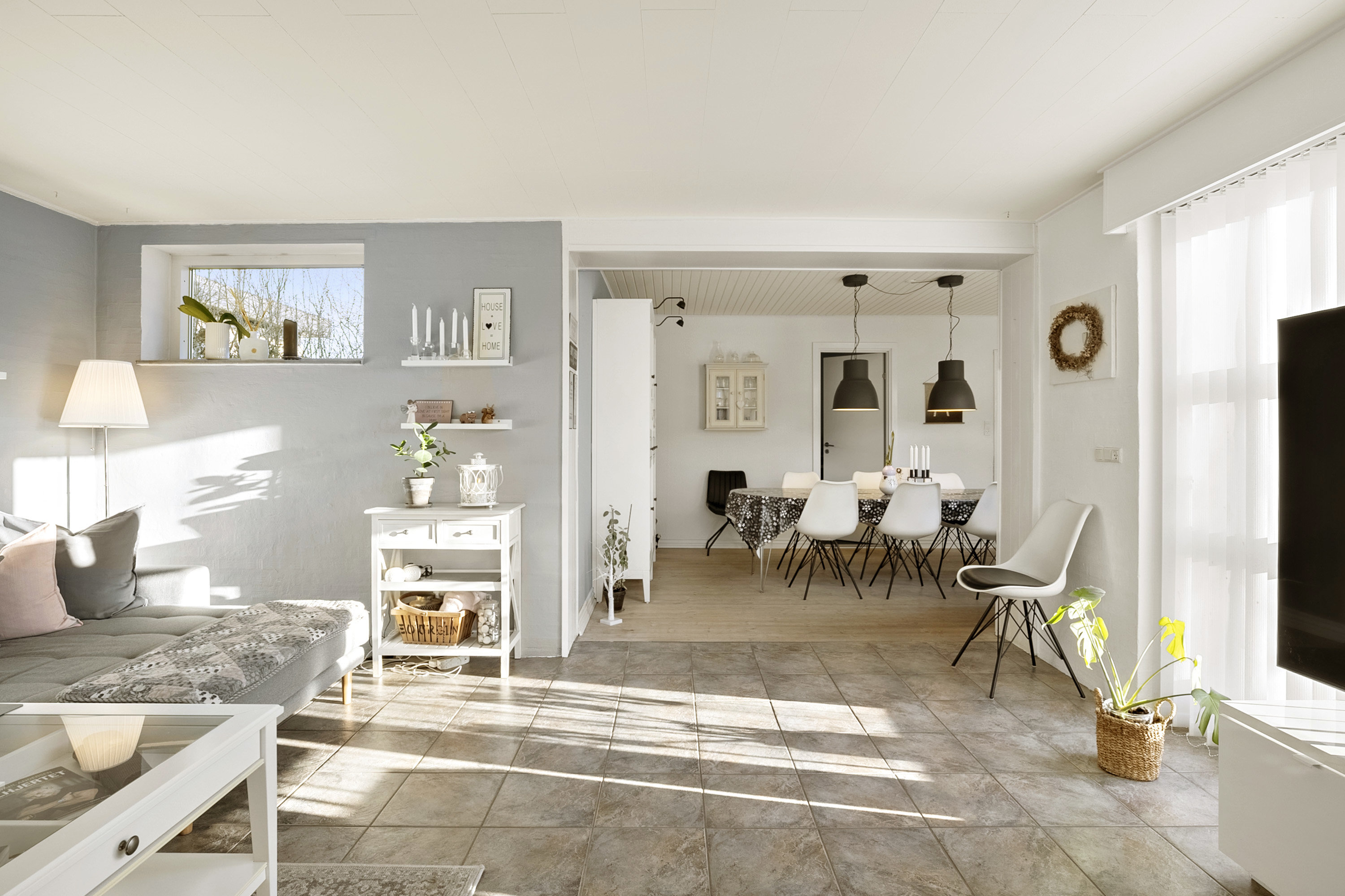 Fremhævet stue billede i fuldskærmstilstand. Billede af Lunden 27, Aasum, 5320 Agedrup