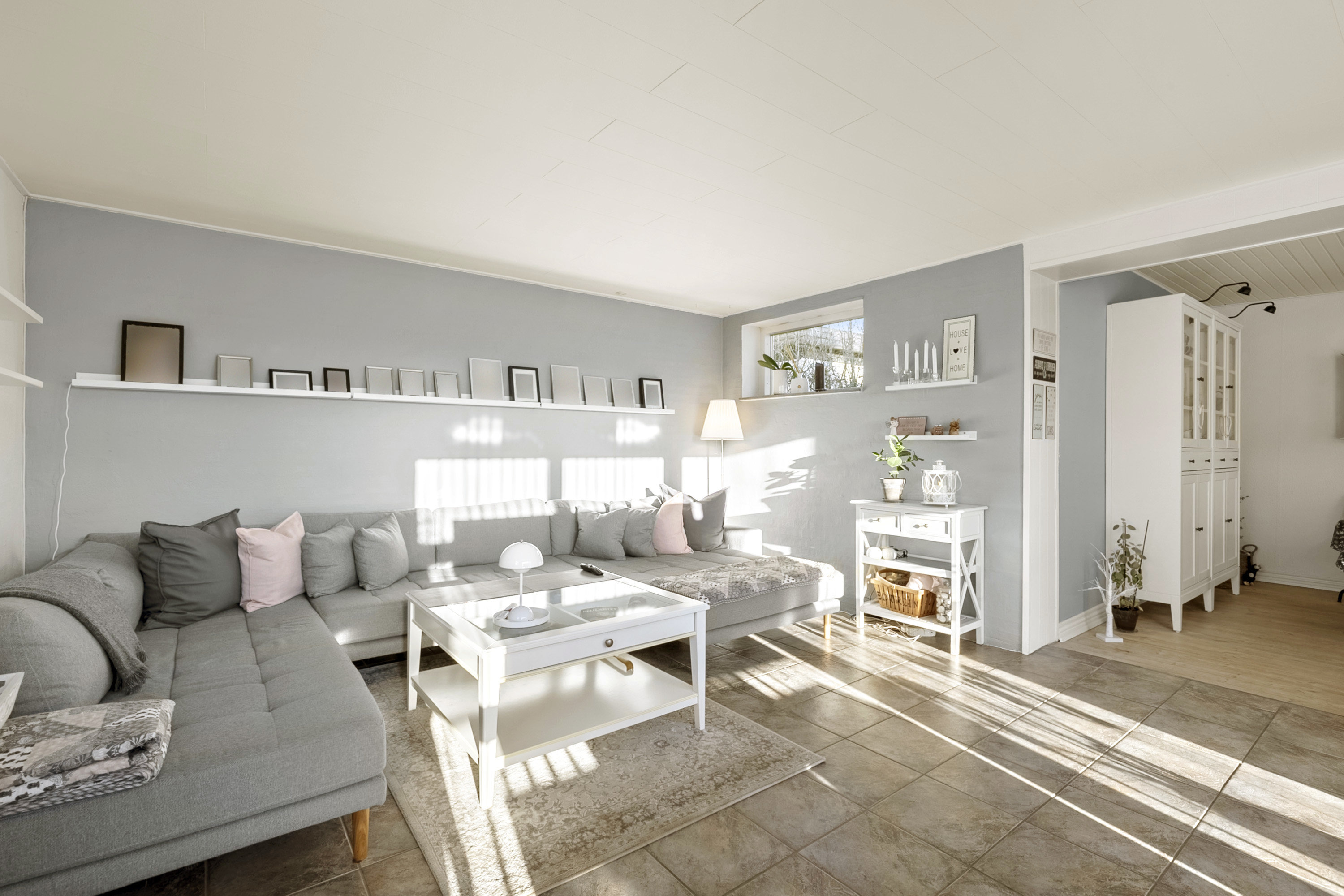 Fremhævet stue billede i fuldskærmstilstand. Billede af Lunden 27, Aasum, 5320 Agedrup