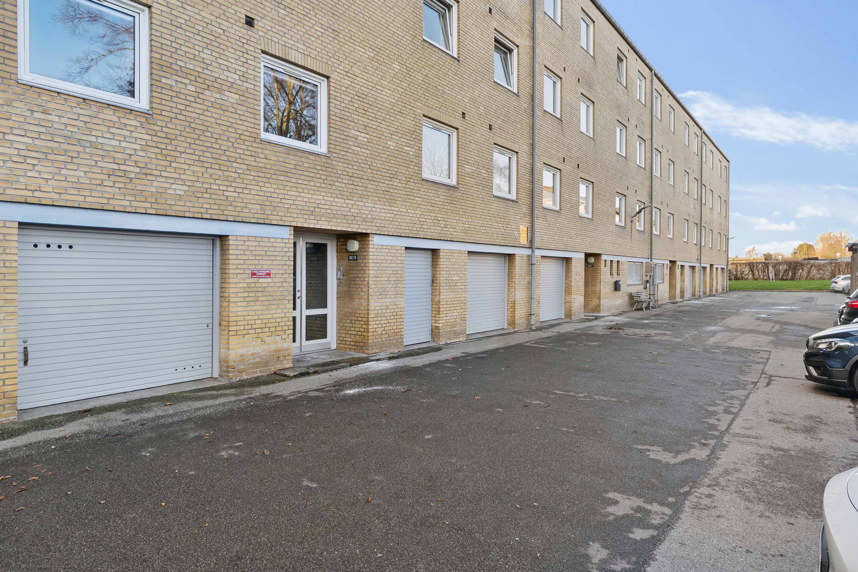 Fremhævet set fra vejen billede i fuldskærmstilstand. Billede af Valhøjs Alle 102B, 2. th., 2610 Rødovre