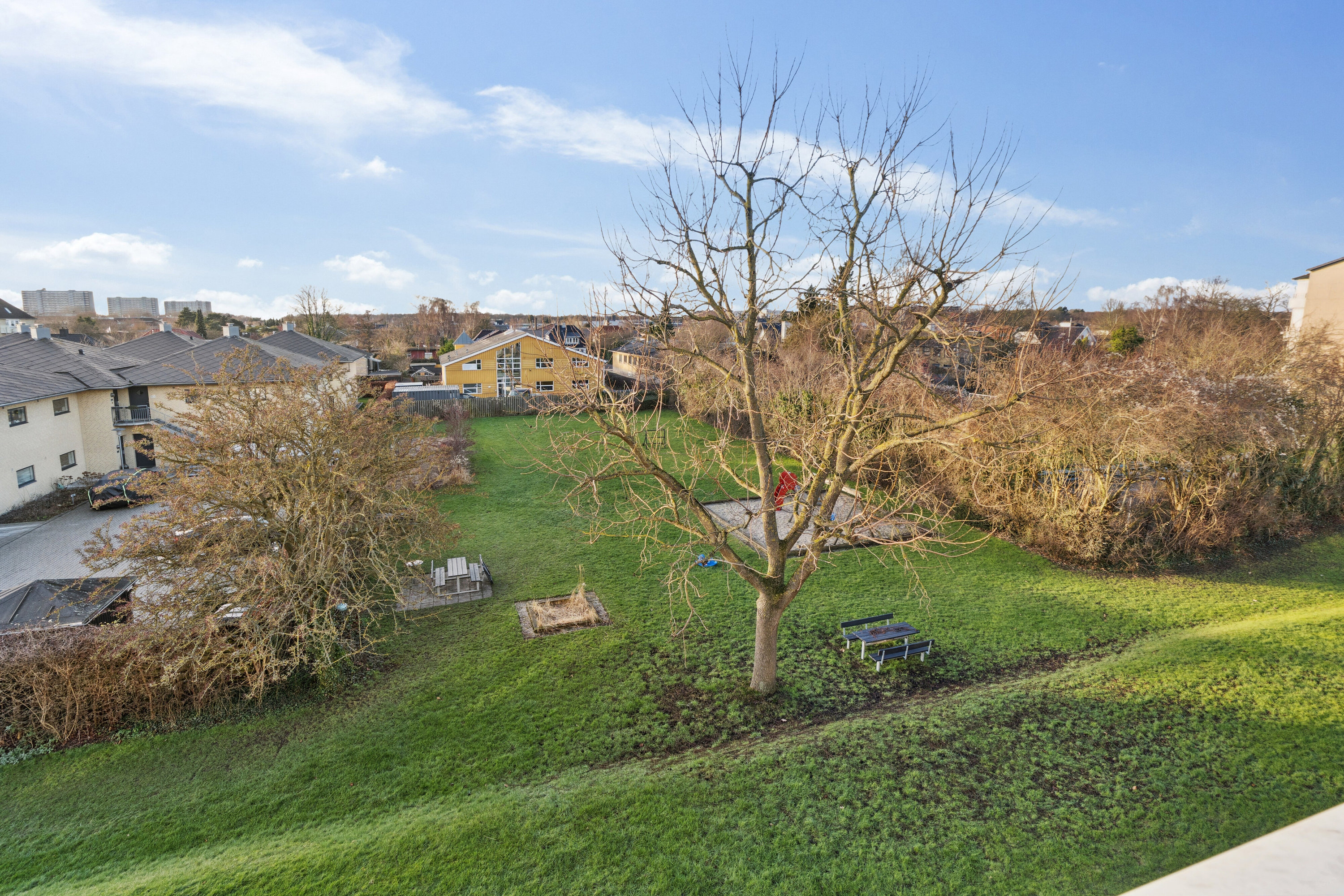 Fremhævet udendørs billede i fuldskærmstilstand. Billede af Valhøjs Alle 102B, 2. th., 2610 Rødovre