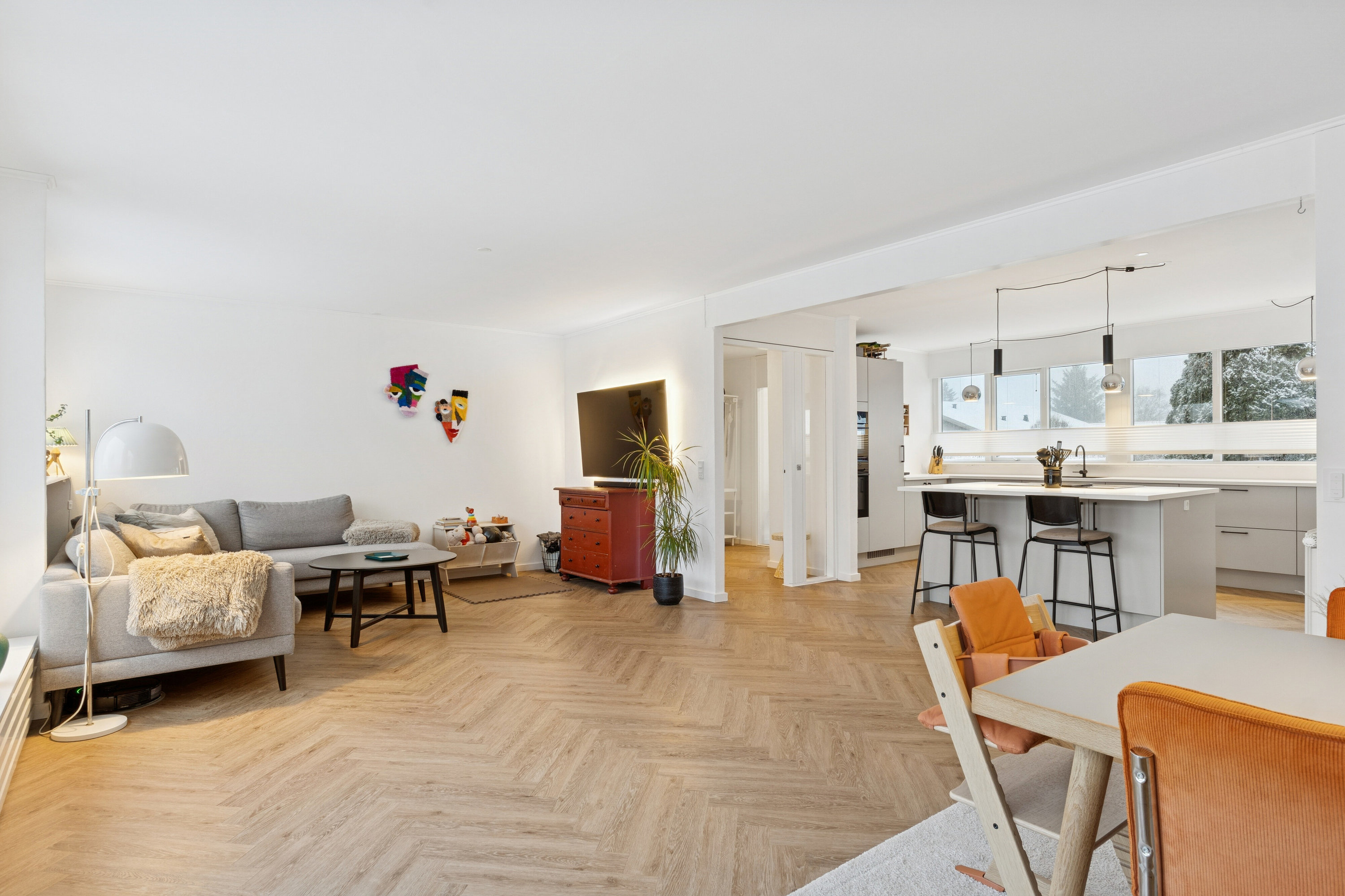 Fremhævet stue billede i fuldskærmstilstand. Billede af H F Bjørns Vej 42, 9800 Hjørring