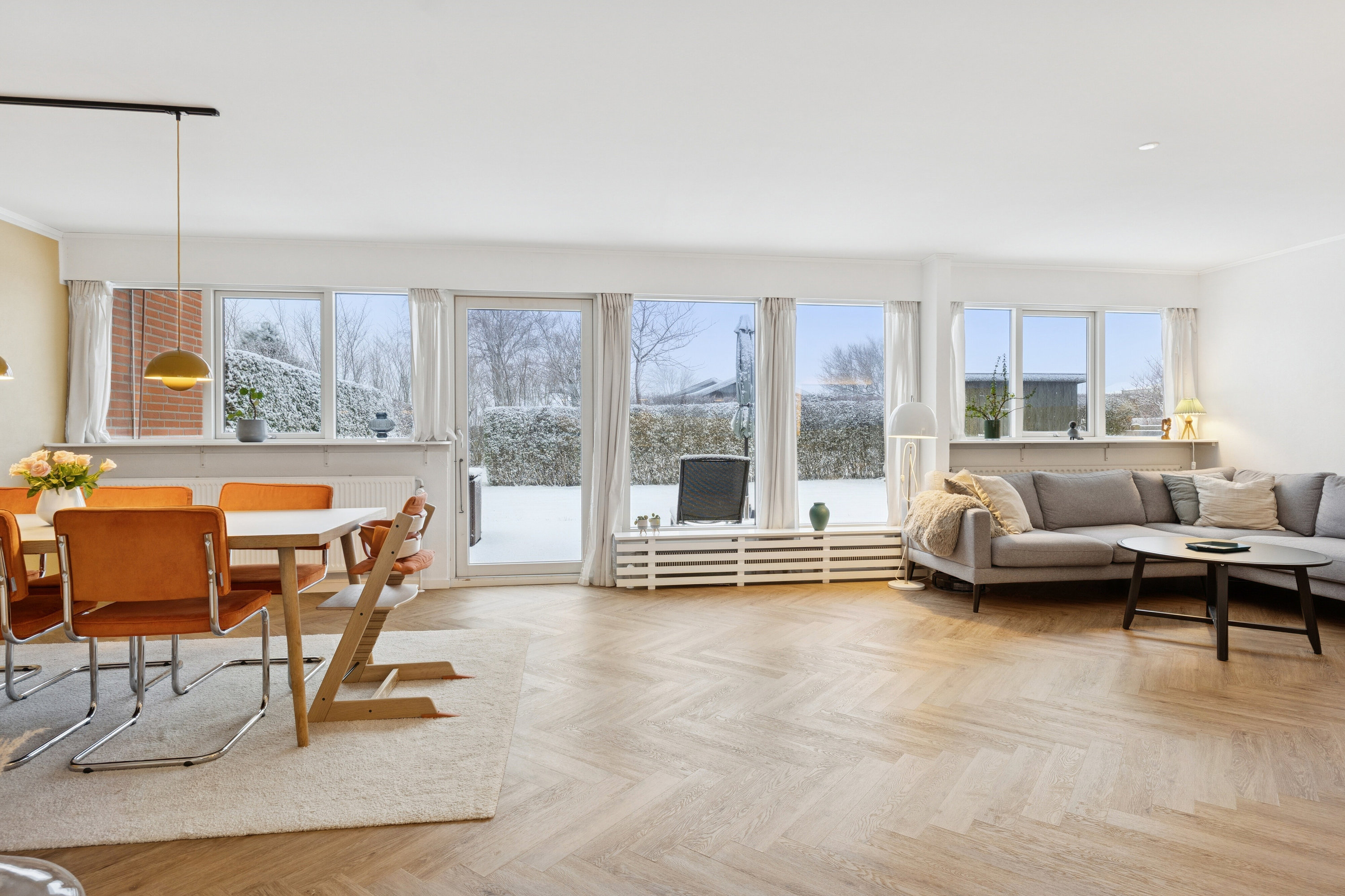 Fremhævet stue billede i fuldskærmstilstand. Billede af H F Bjørns Vej 42, 9800 Hjørring