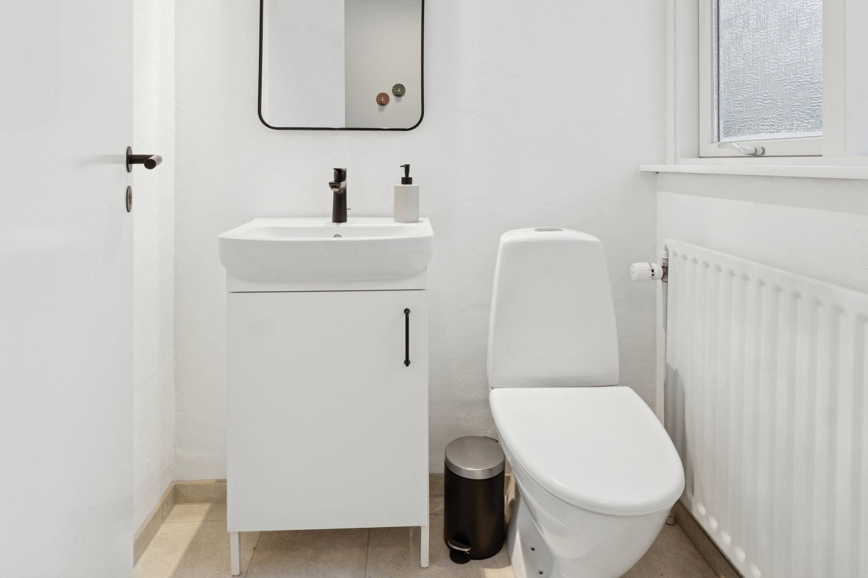 Fremhævet toilet billede i fuldskærmstilstand. Billede af H F Bjørns Vej 42, 9800 Hjørring