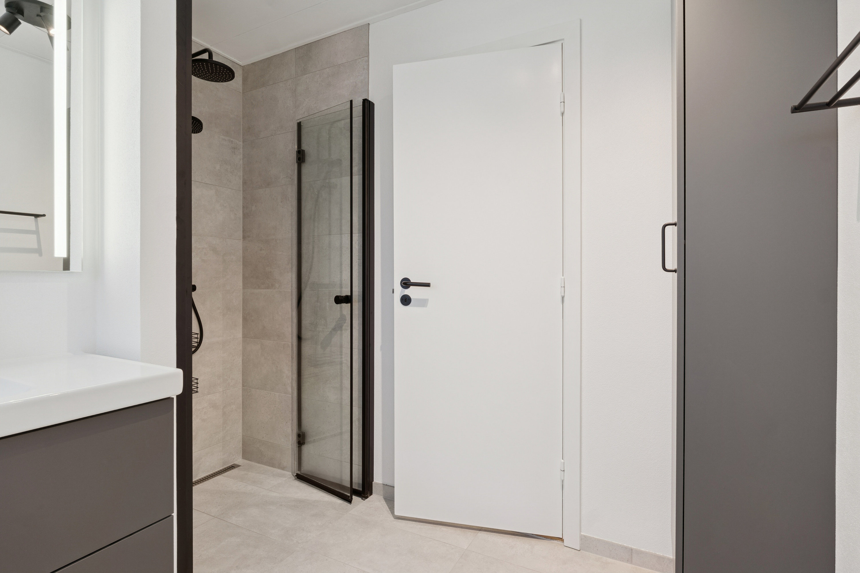 Fremhævet badeværelse billede i fuldskærmstilstand. Billede af H F Bjørns Vej 42, 9800 Hjørring