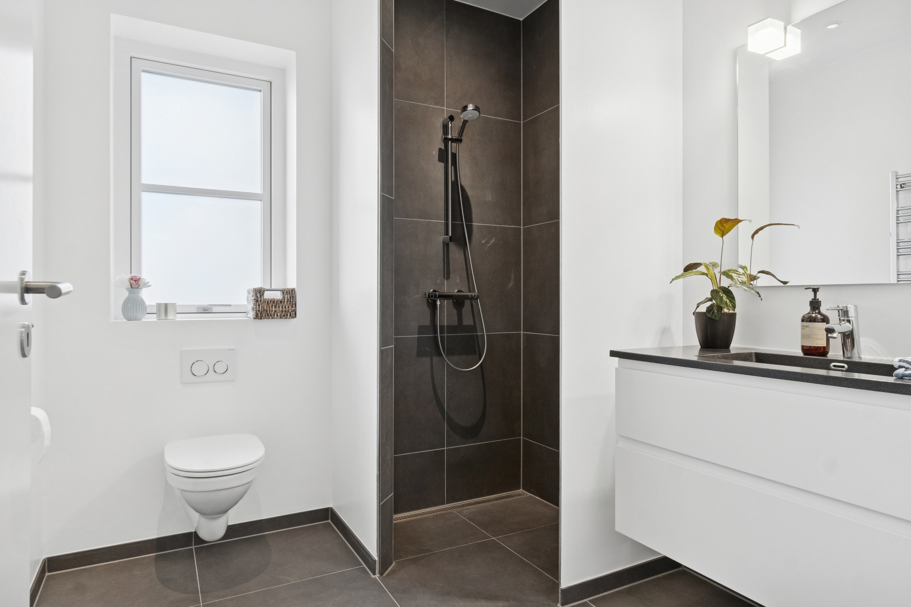 Fremhævet badeværelse billede i fuldskærmstilstand. Billede af Sofielundsvej 33, 2600 Glostrup