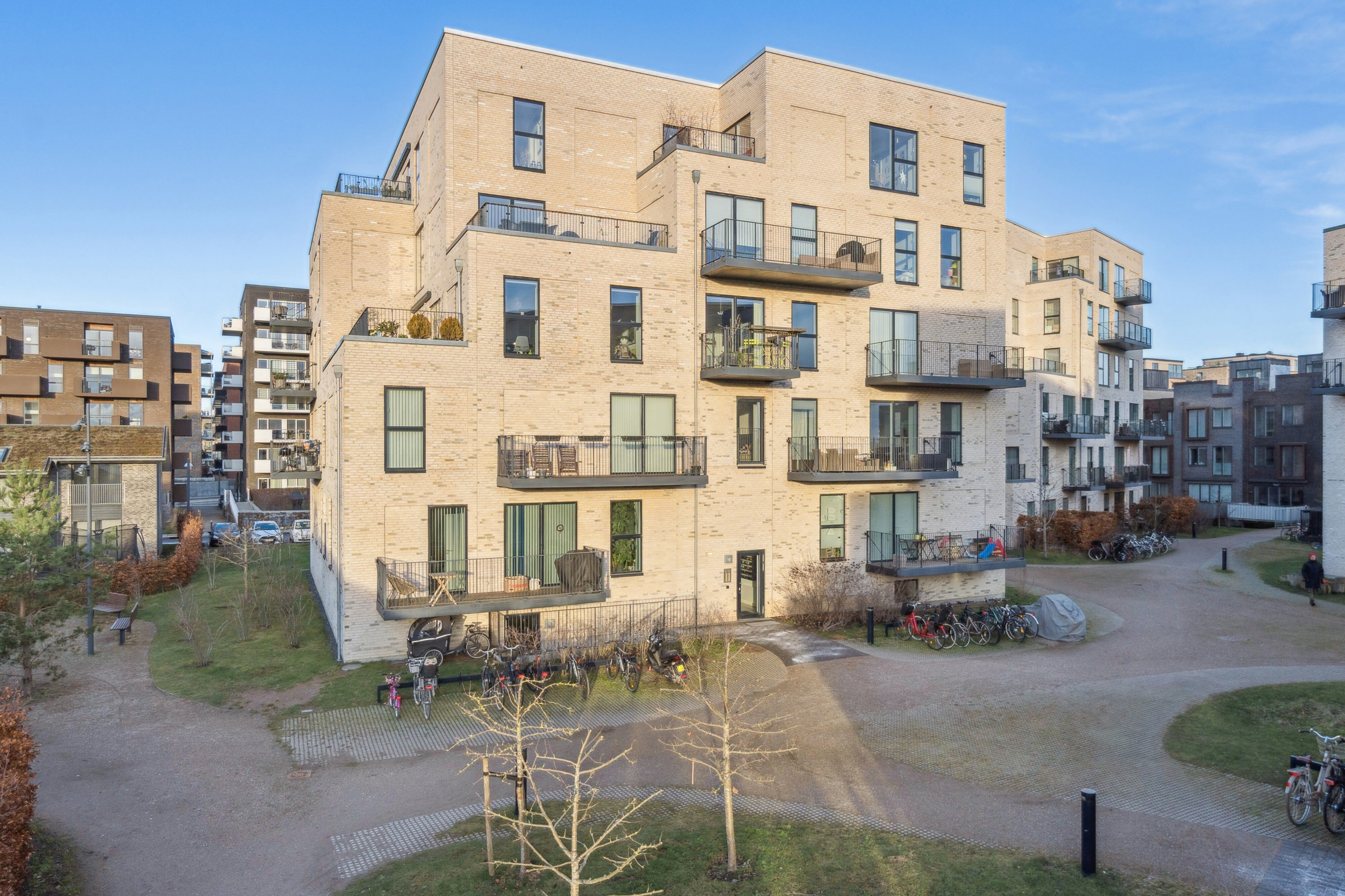 Fremhævet set fra vejen billede i fuldskærmstilstand. Billede af Mokkavej 13, 1. 1., 2610 Rødovre