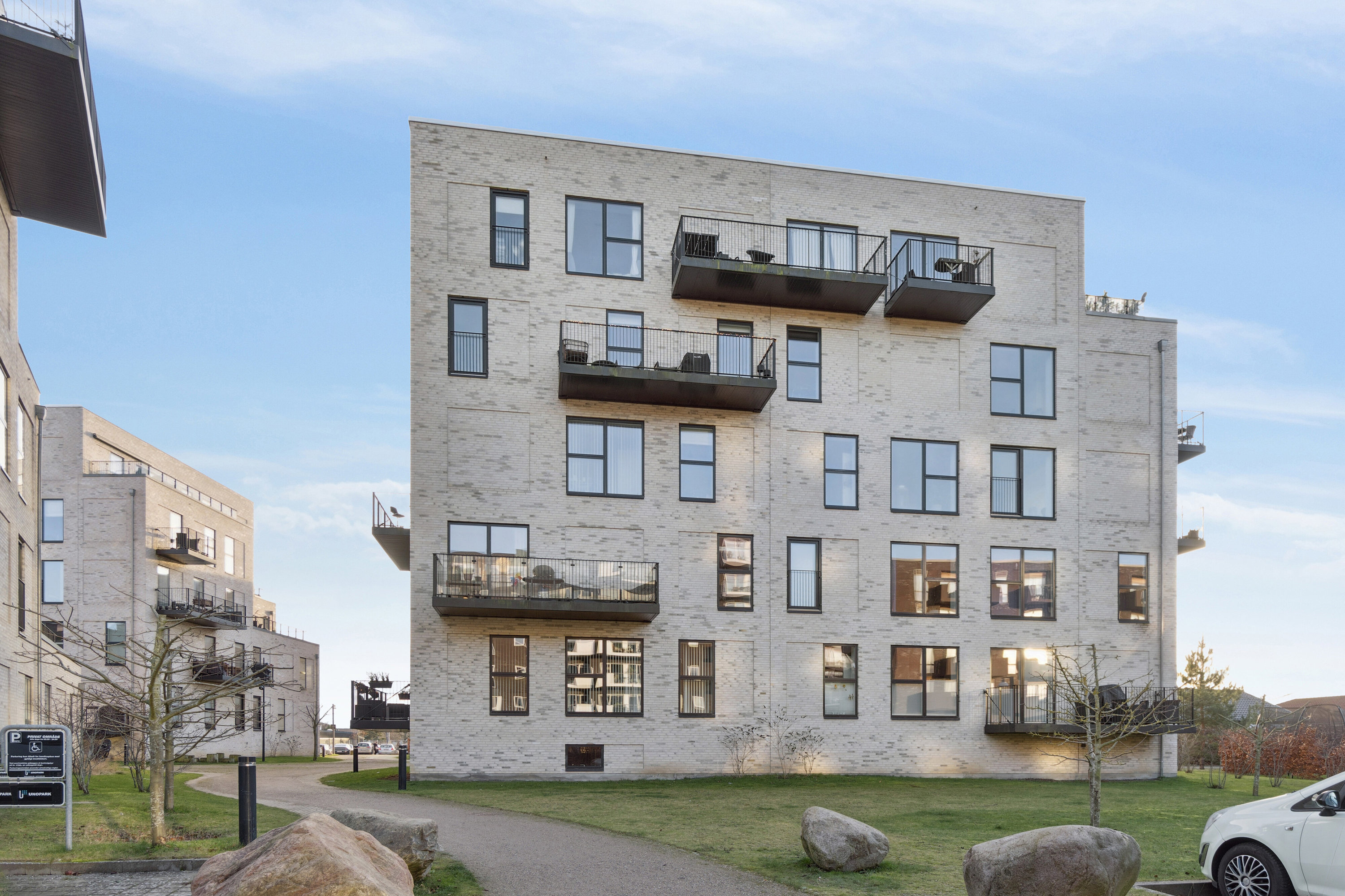 Fremhævet set fra vejen billede i fuldskærmstilstand. Billede af Mokkavej 13, 1. 1., 2610 Rødovre