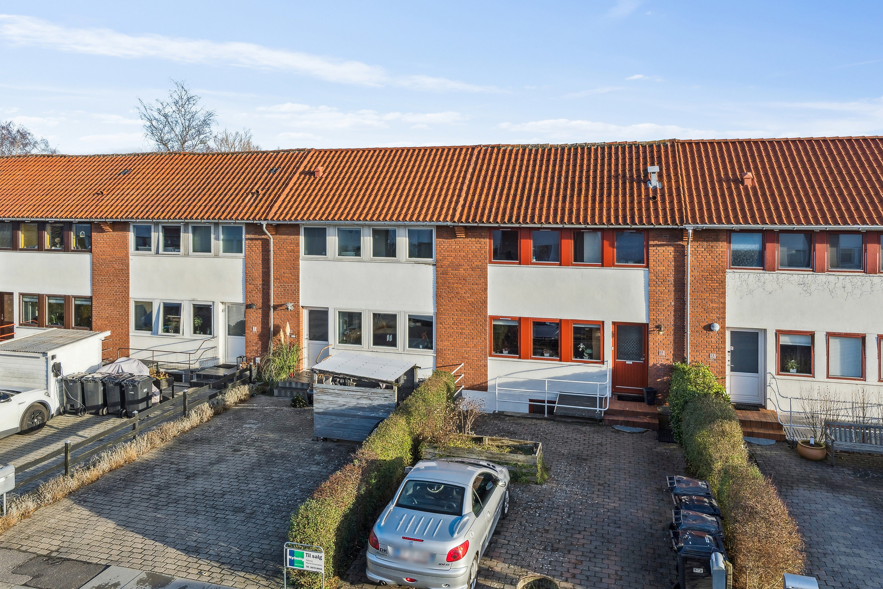 Fremhævet set fra vejen billede i fuldskærmstilstand. Billede af Hvidsværmervej 11B, 2610 Rødovre