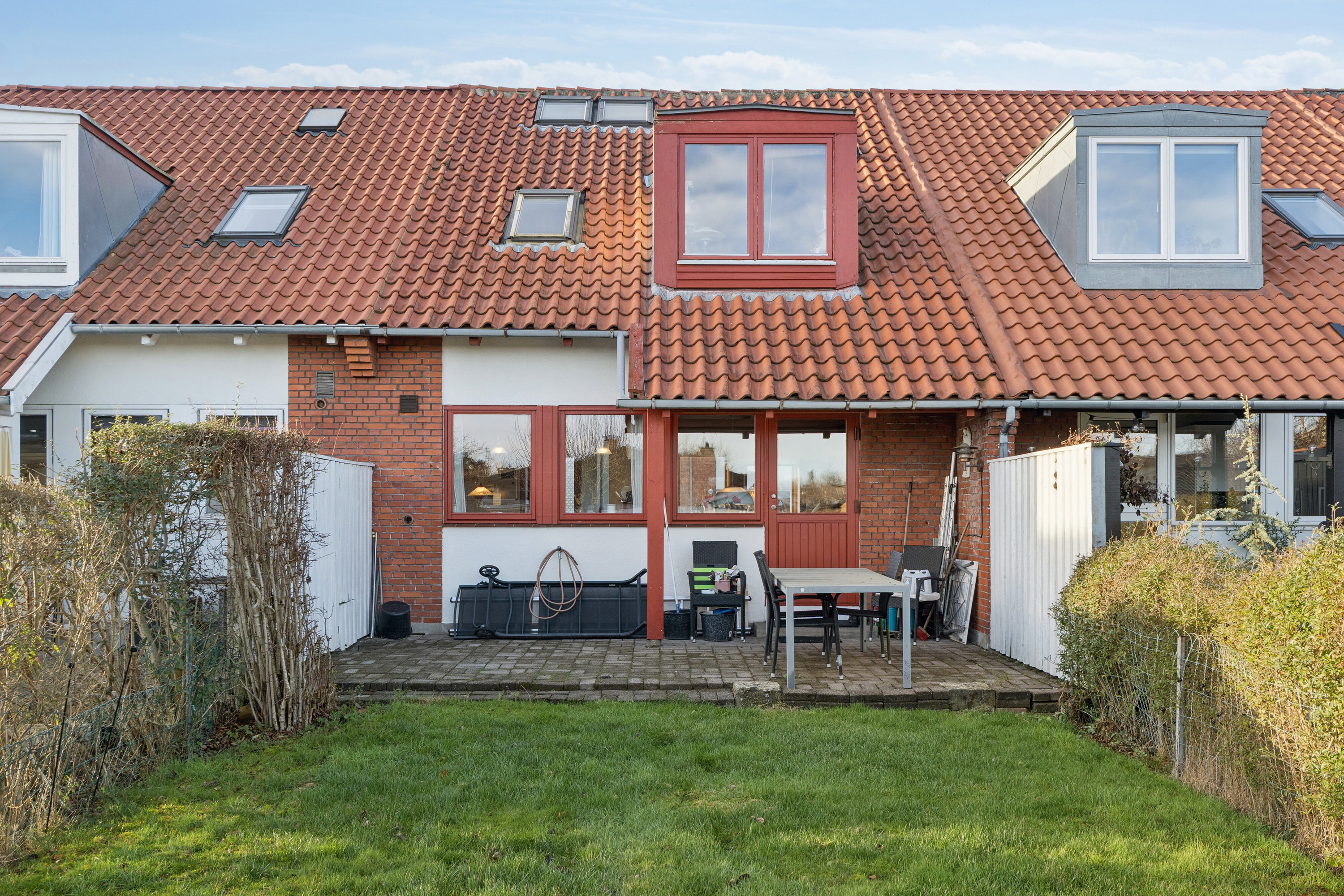 Fremhævet set fra haven billede i fuldskærmstilstand. Billede af Hvidsværmervej 11B, 2610 Rødovre