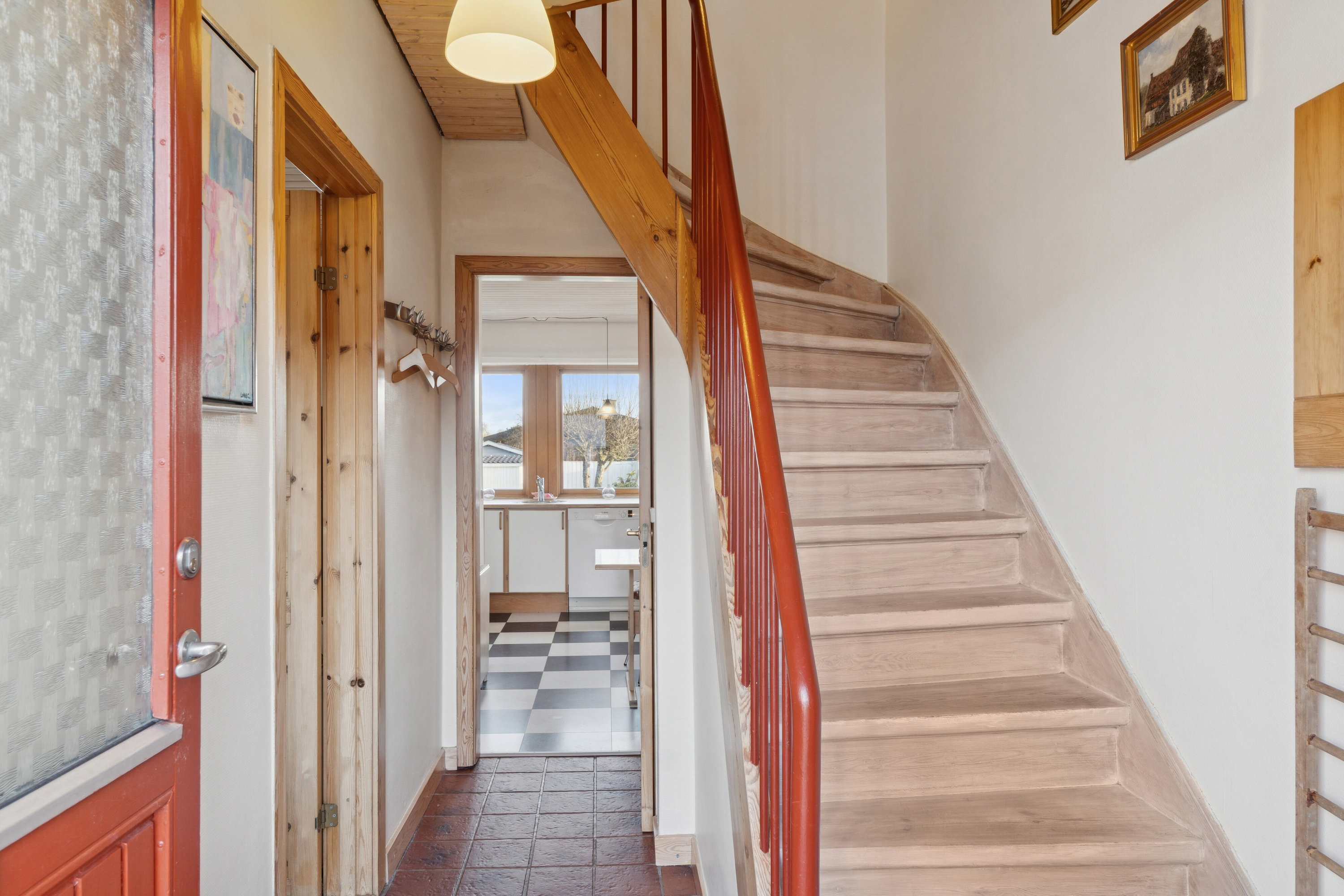 Fremhævet trappe billede i fuldskærmstilstand. Billede af Hvidsværmervej 11B, 2610 Rødovre