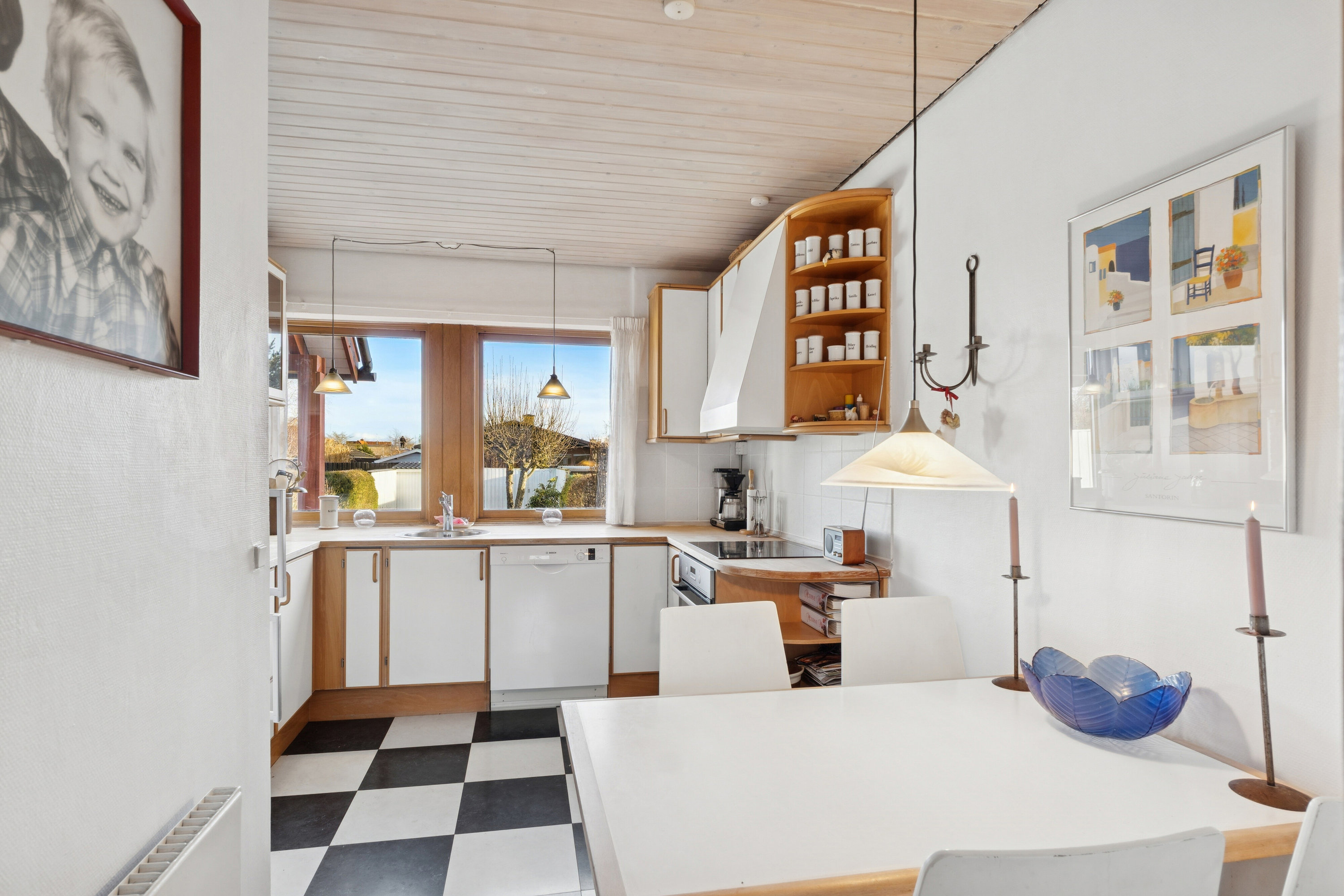 Fremhævet køkken billede i fuldskærmstilstand. Billede af Hvidsværmervej 11B, 2610 Rødovre