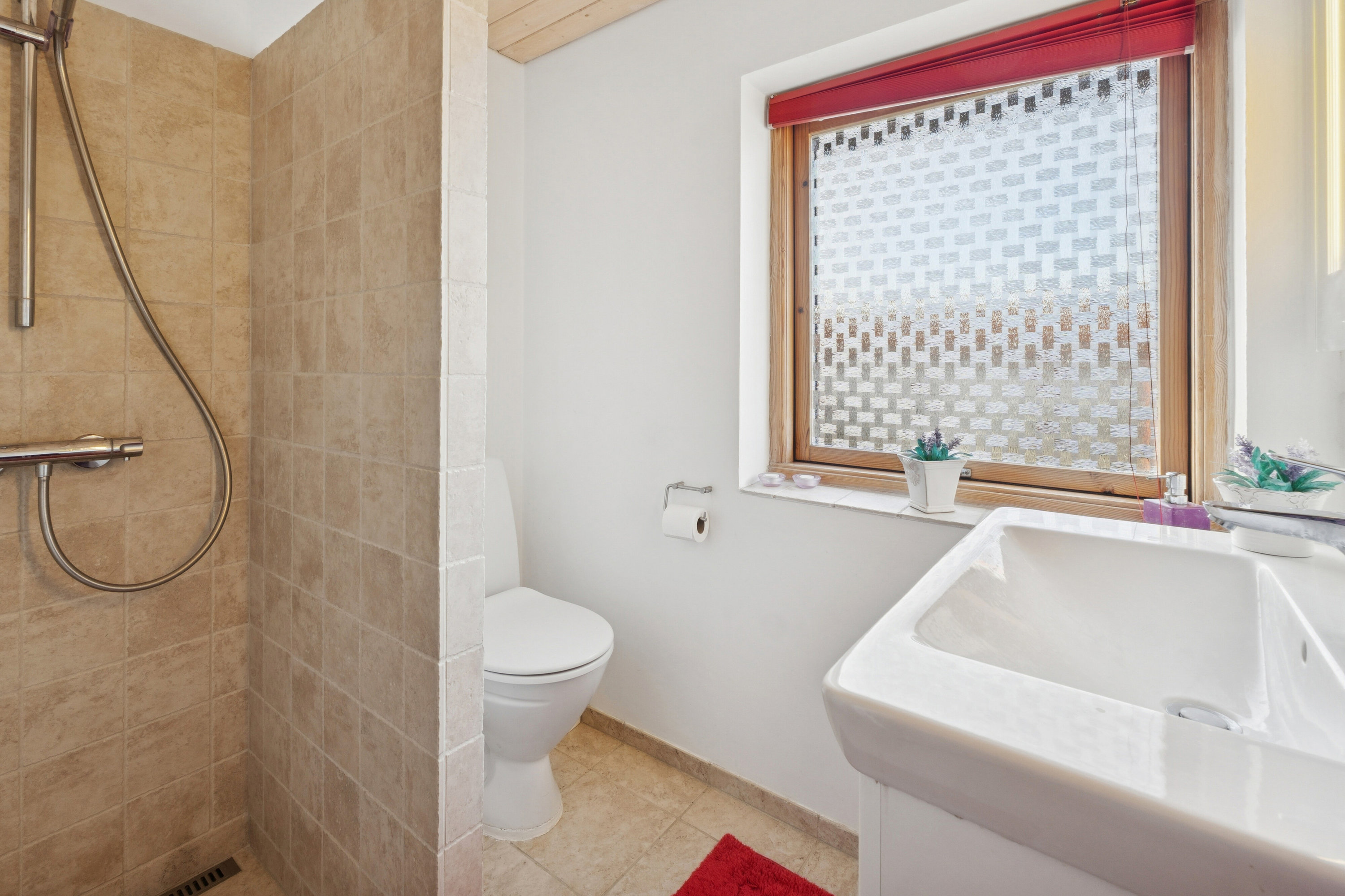 Fremhævet badeværelse billede i fuldskærmstilstand. Billede af Hvidsværmervej 11B, 2610 Rødovre