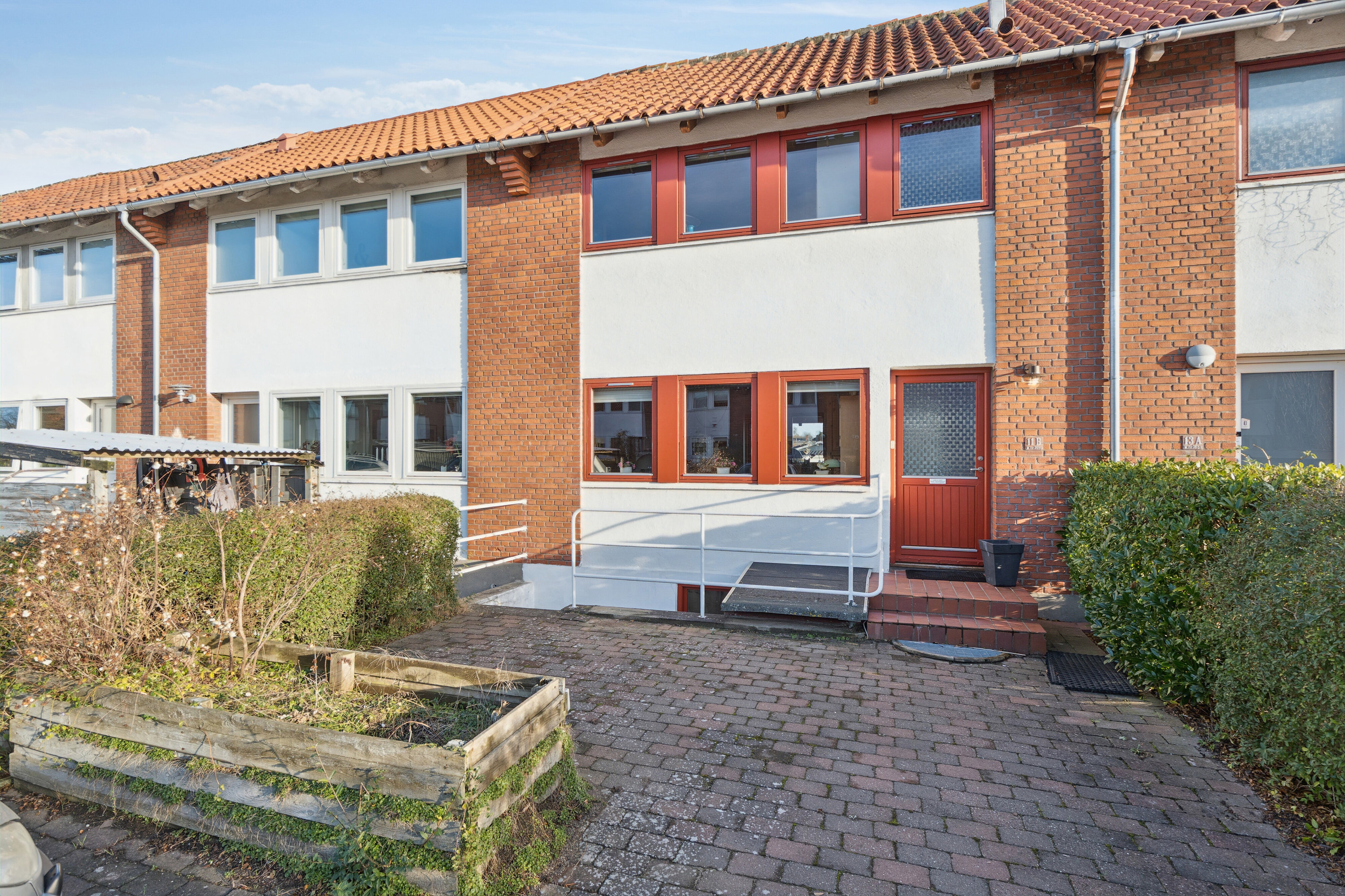 Fremhævet set fra vejen billede i fuldskærmstilstand. Billede af Hvidsværmervej 11B, 2610 Rødovre