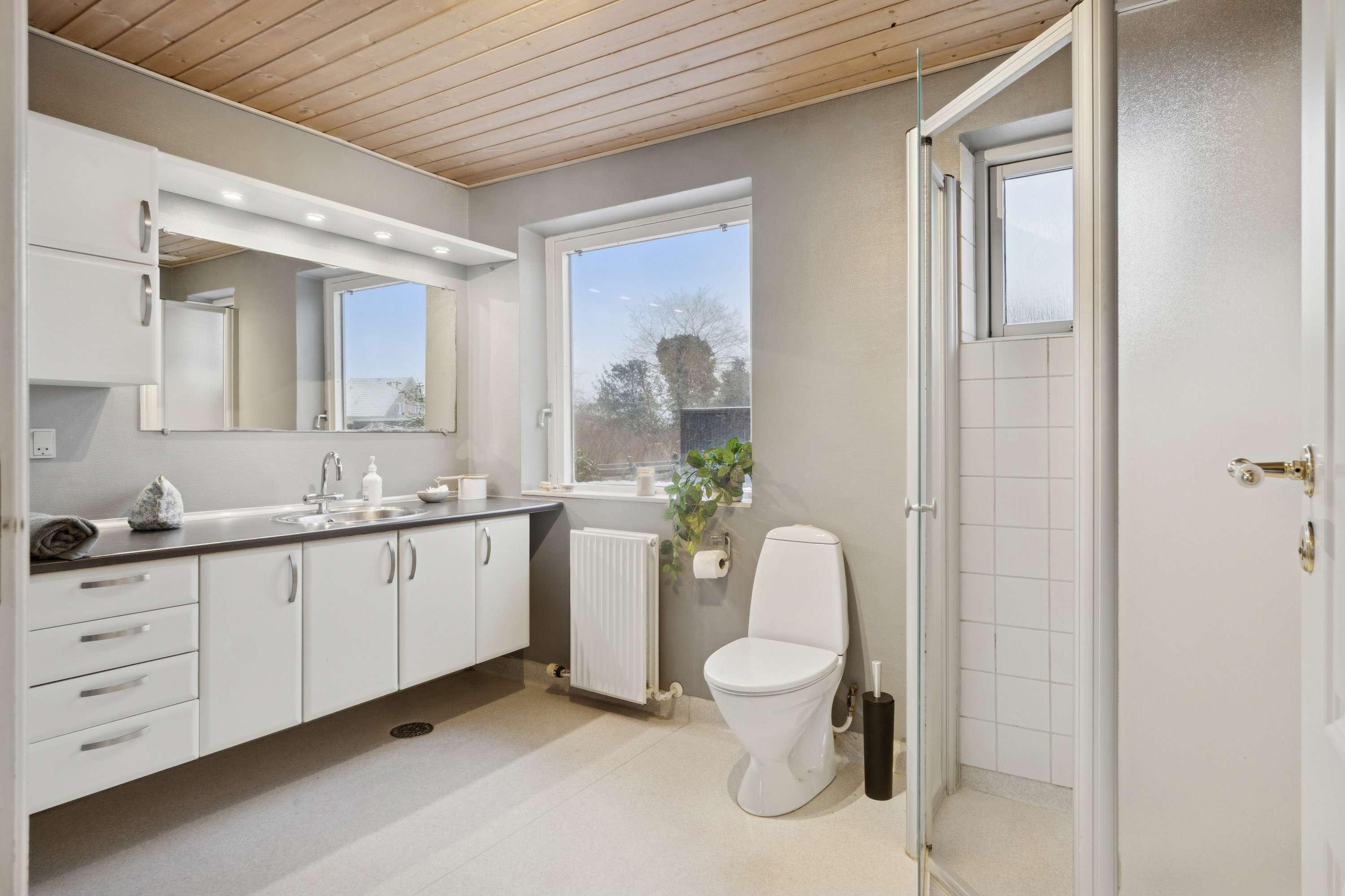 Fremhævet badeværelse billede i fuldskærmstilstand. Billede af Grøndalsvej 9, 8600 Silkeborg