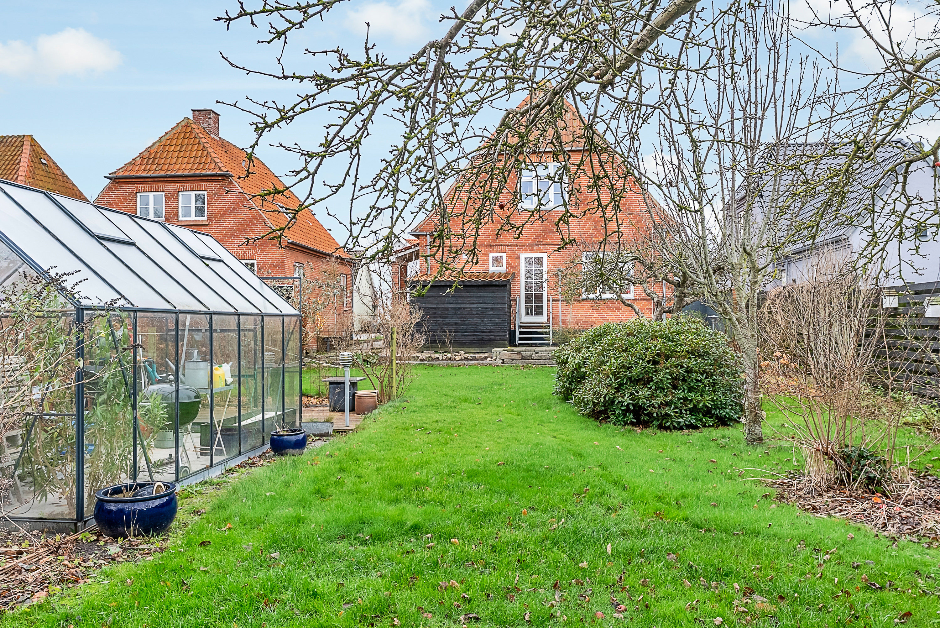 Fremhævet facade billede i fuldskærmstilstand. Billede af Kildetoften 12, 5600 Faaborg