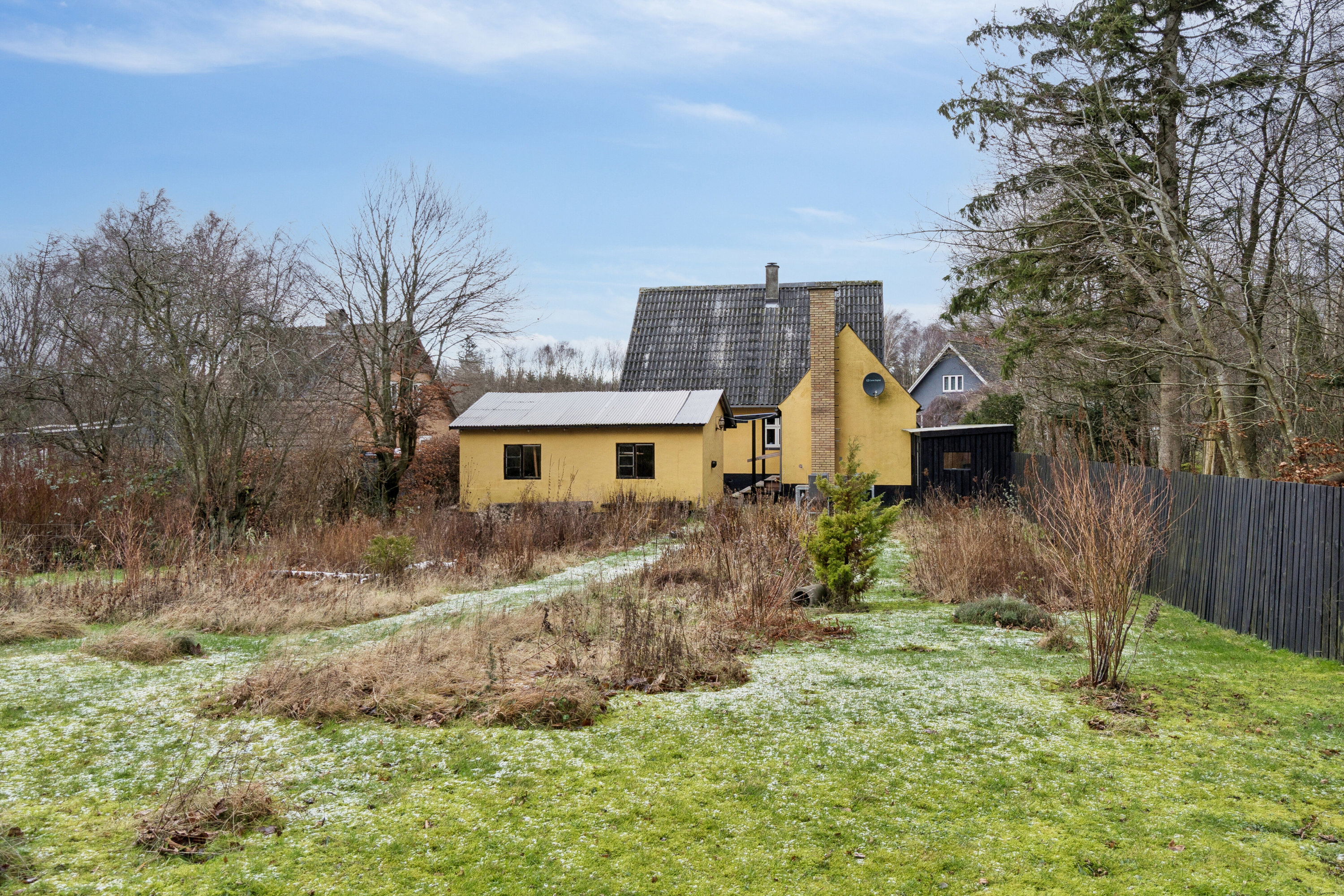 Fremhævet set fra haven billede i fuldskærmstilstand. Billede af Bolsterbjergvej 18, Aarsballe, 3700 Rønne