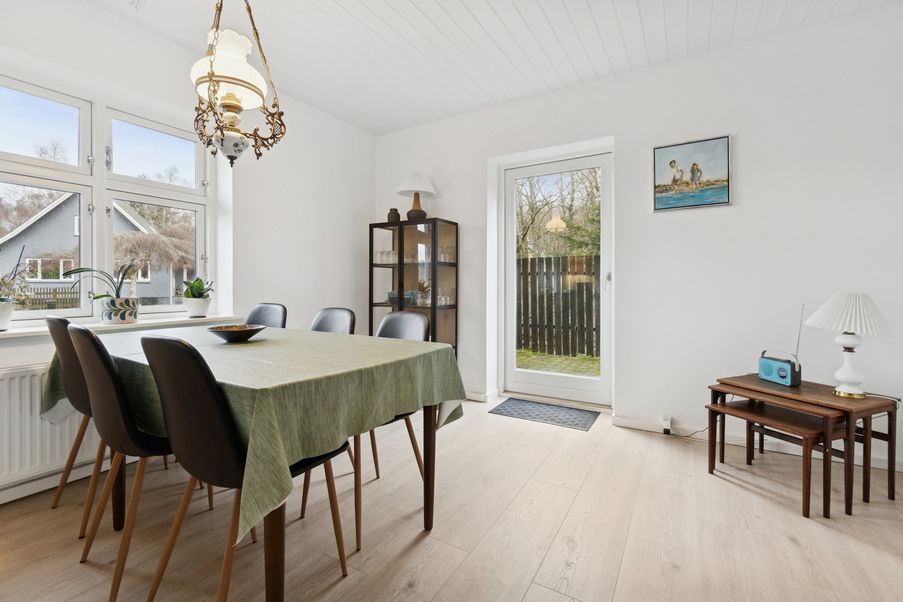 Fremhævet spisestue billede i fuldskærmstilstand. Billede af Bolsterbjergvej 18, Aarsballe, 3700 Rønne