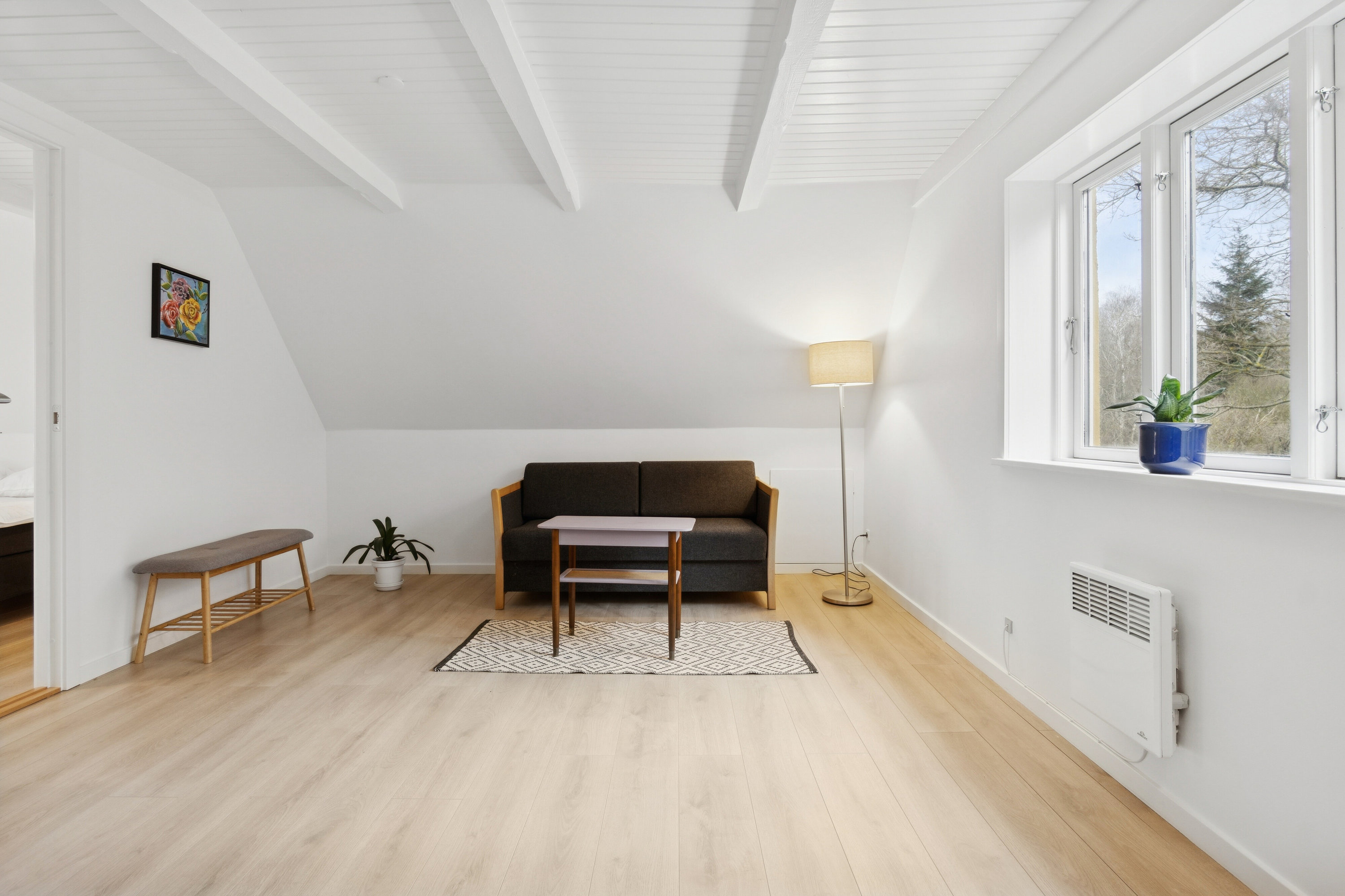 Fremhævet stue billede i fuldskærmstilstand. Billede af Bolsterbjergvej 18, Aarsballe, 3700 Rønne