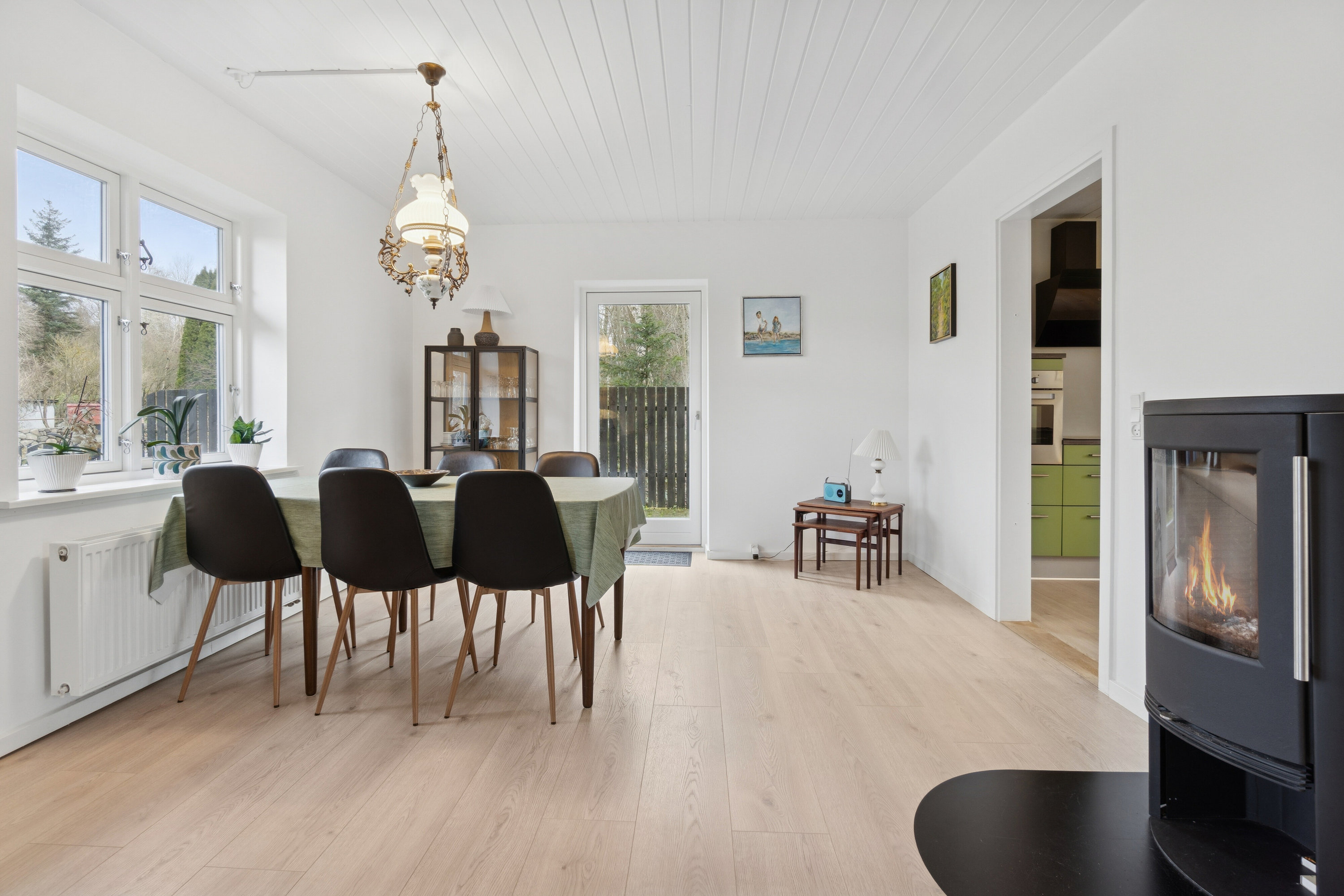 Fremhævet spisestue billede i fuldskærmstilstand. Billede af Bolsterbjergvej 18, Aarsballe, 3700 Rønne