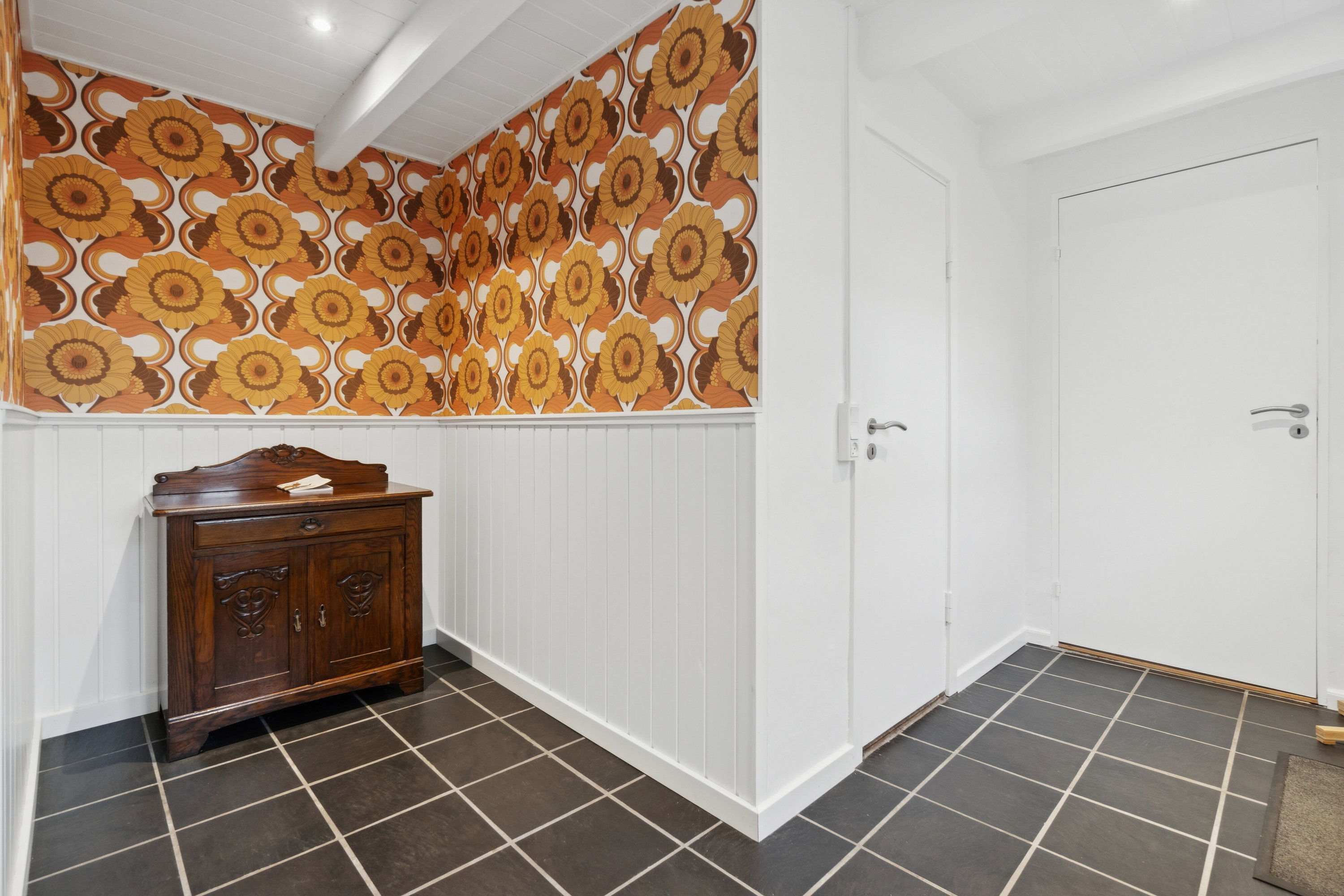 Fremhævet gang billede i fuldskærmstilstand. Billede af Bolsterbjergvej 18, Aarsballe, 3700 Rønne