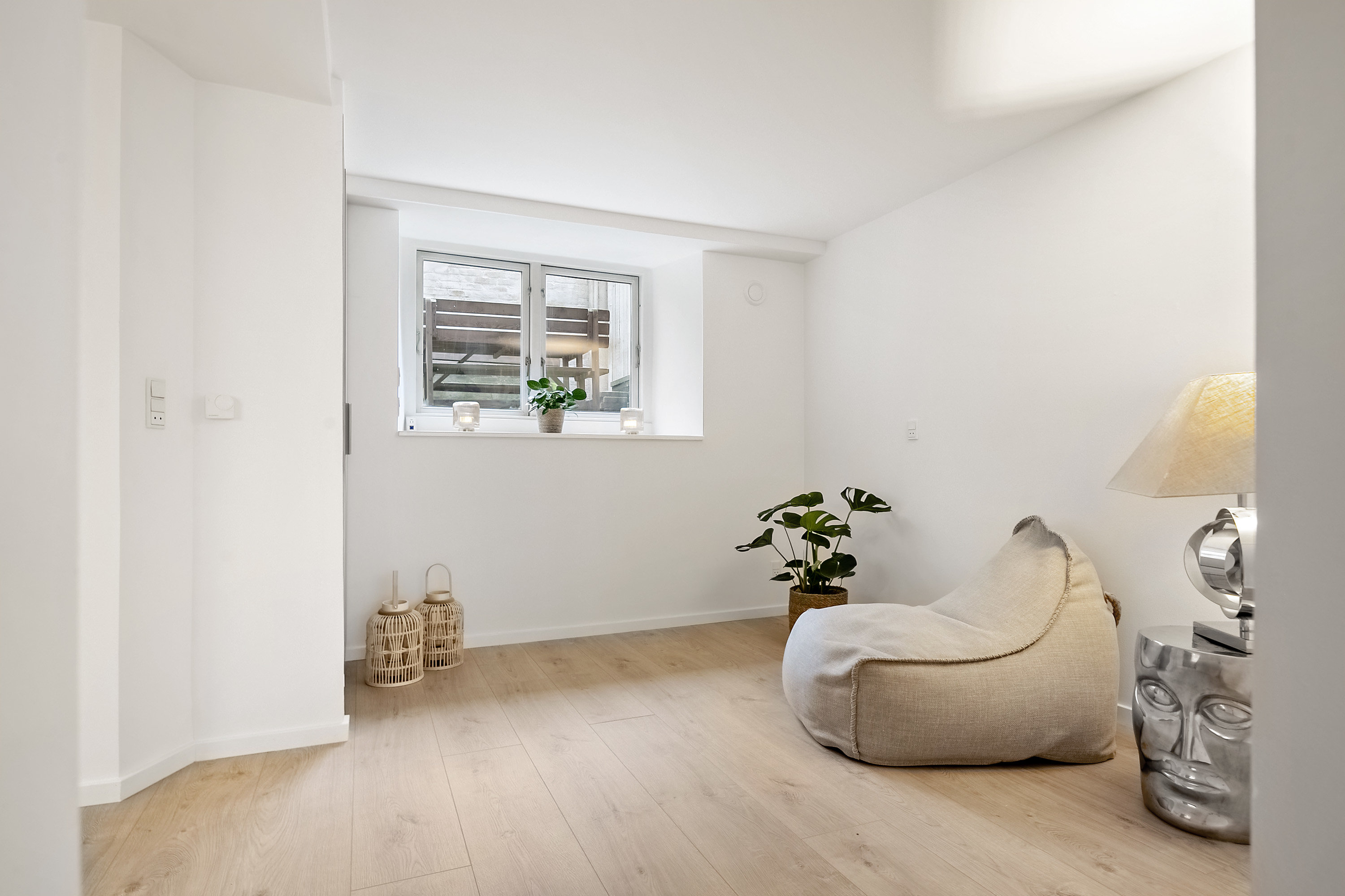 Fremhævet stue billede i fuldskærmstilstand. Billede af Ivar Huitfeldts Gade 3, kld.., Trøjborg, 8200 Aarhus N