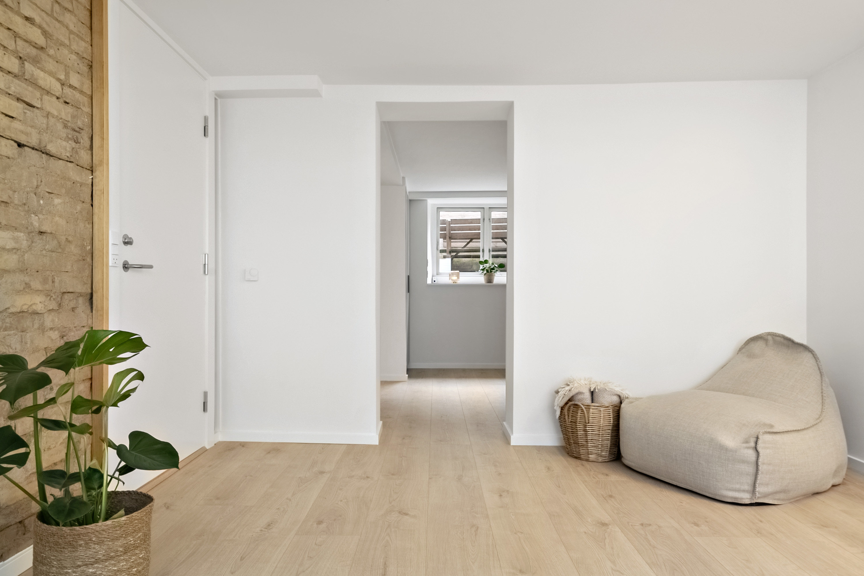 Fremhævet stue billede i fuldskærmstilstand. Billede af Ivar Huitfeldts Gade 3, kld.., Trøjborg, 8200 Aarhus N