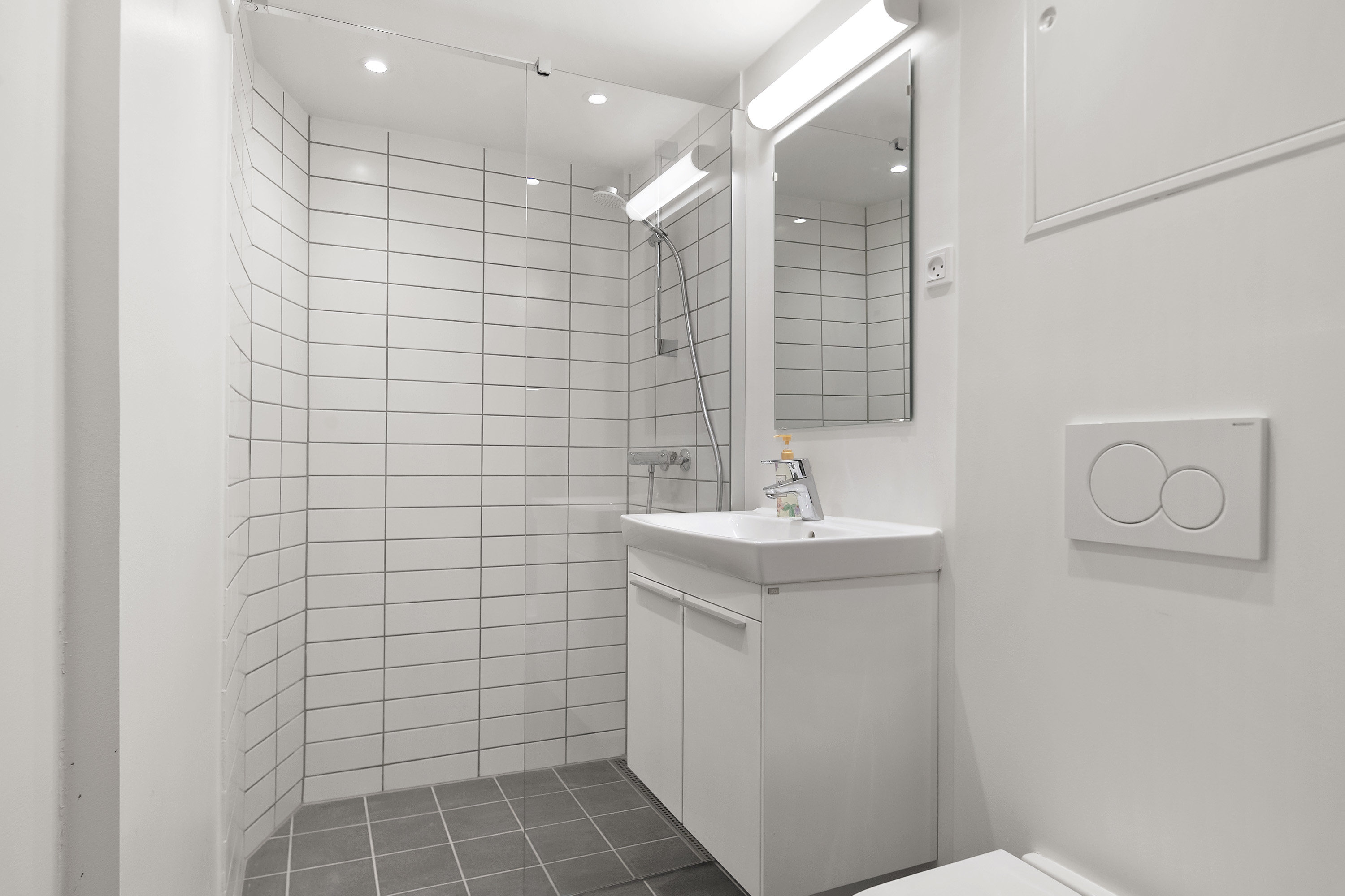 Fremhævet badeværelse billede i fuldskærmstilstand. Billede af Ivar Huitfeldts Gade 3, kld.., Trøjborg, 8200 Aarhus N