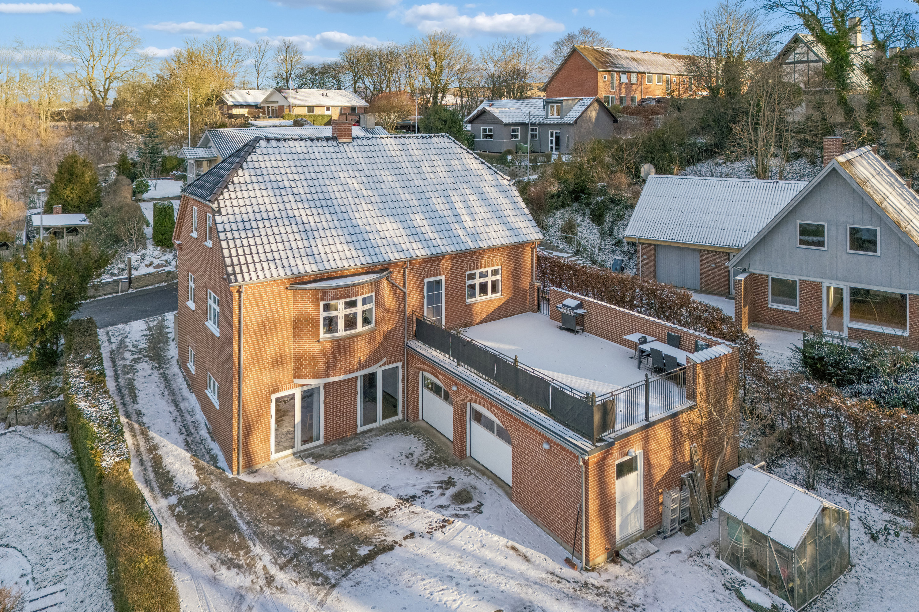 Fremhævet luftfoto billede i fuldskærmstilstand. Billede af Resedavej 10, 8370 Hadsten