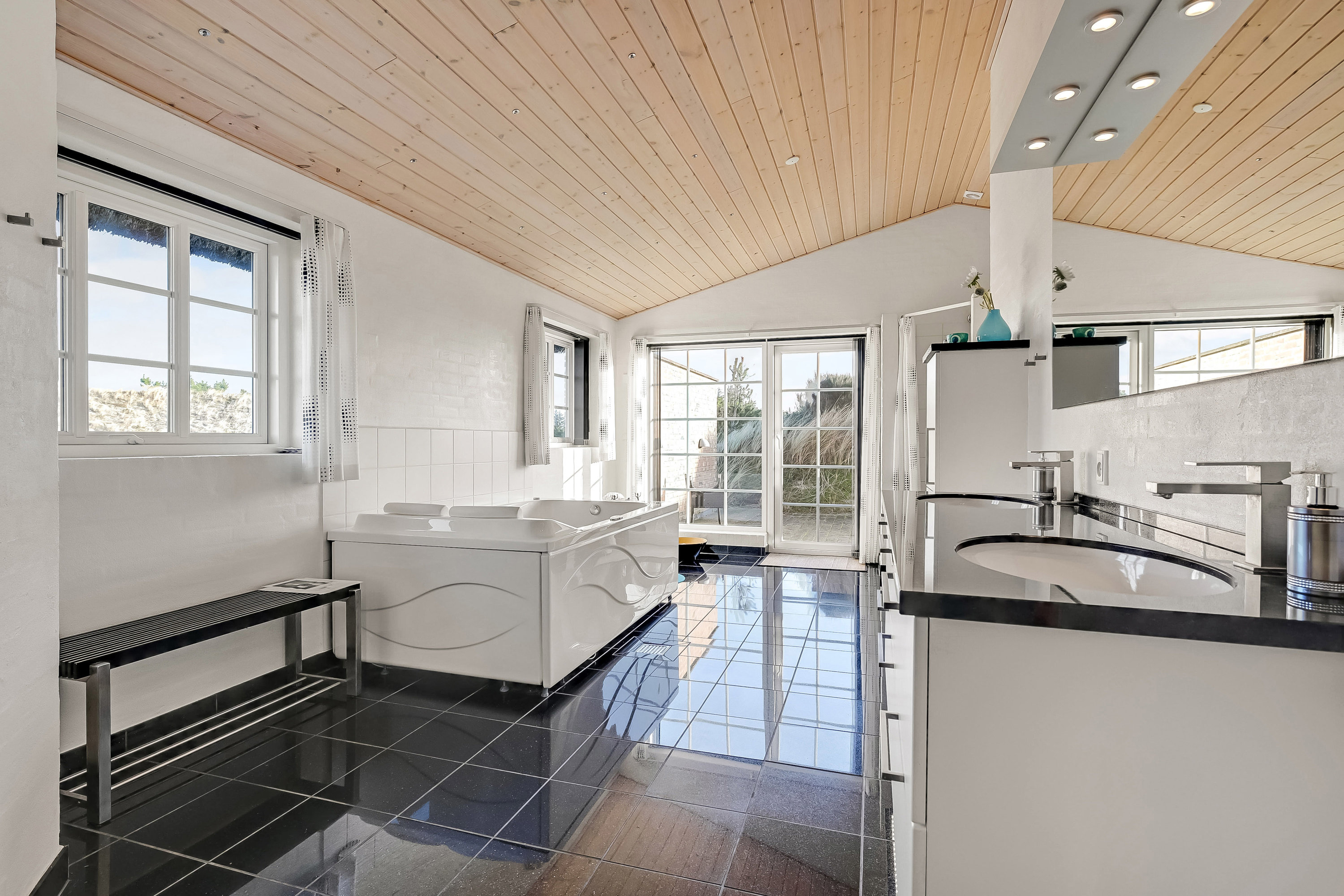 Fremhævet badeværelse billede i fuldskærmstilstand. Billede af Raketvejen 50, 6990 Ulfborg