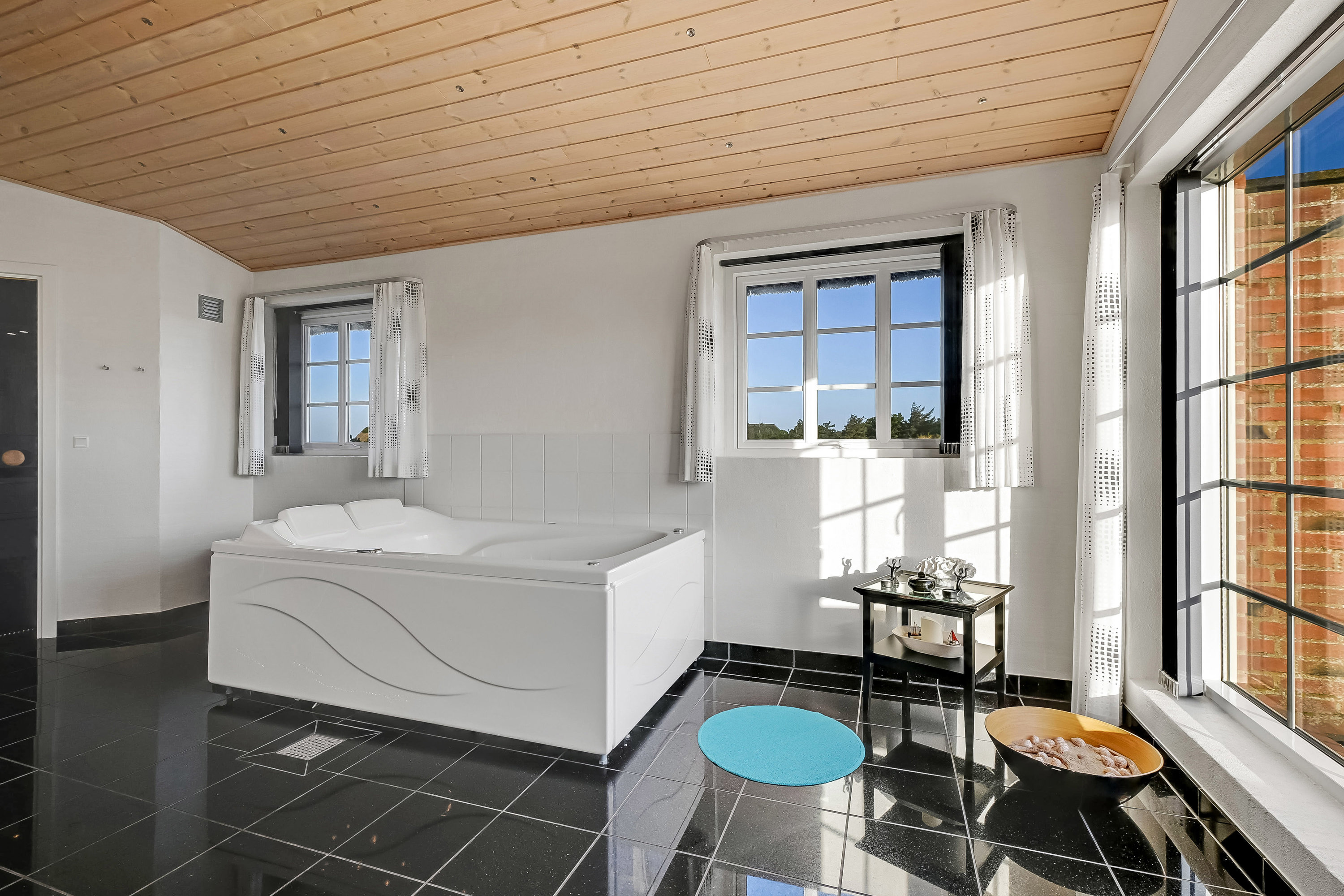 Fremhævet badeværelse billede i fuldskærmstilstand. Billede af Raketvejen 50, 6990 Ulfborg