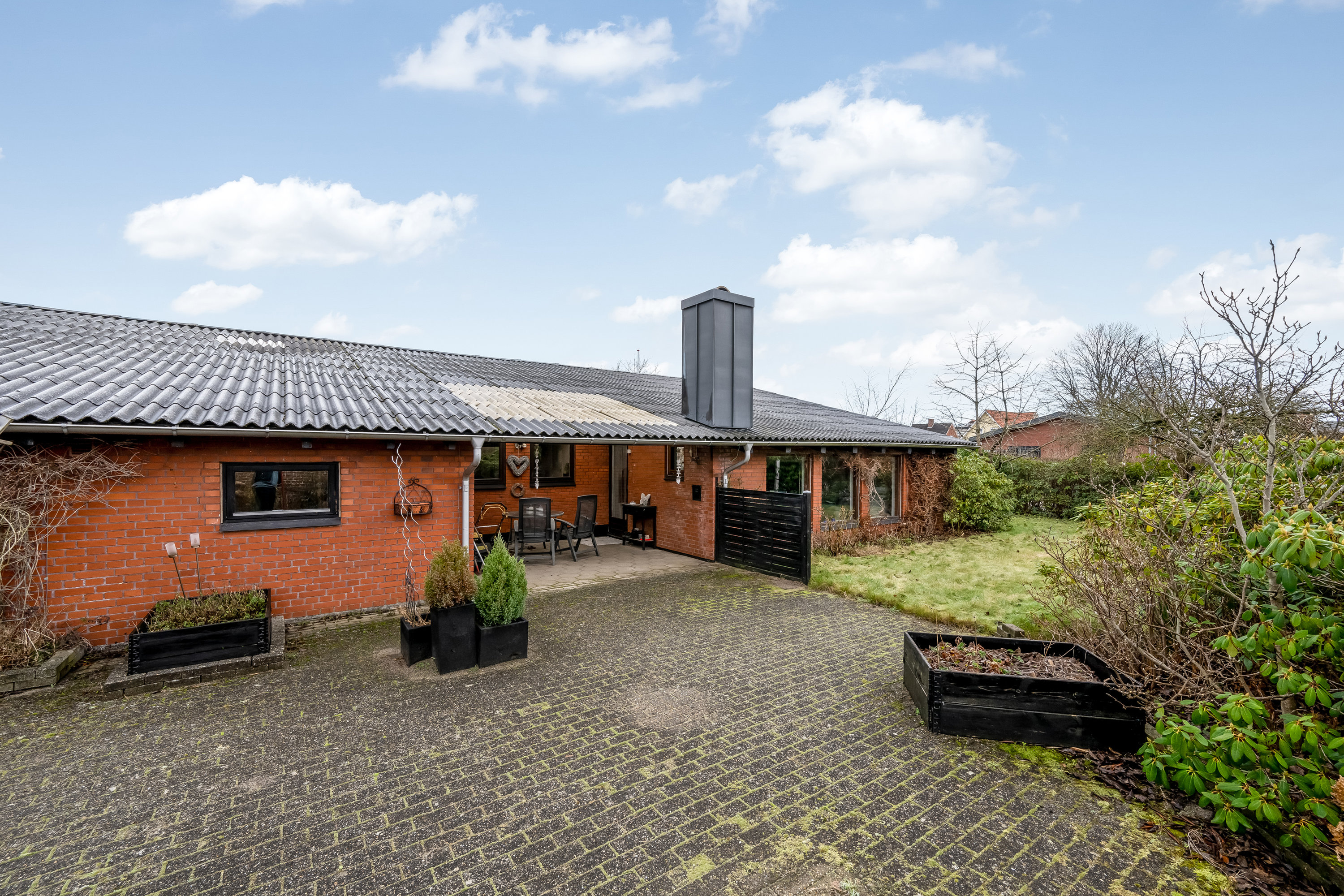 Miniaturebillede 1: facade. Billede af Rønnevej 4, 6880 Tarm