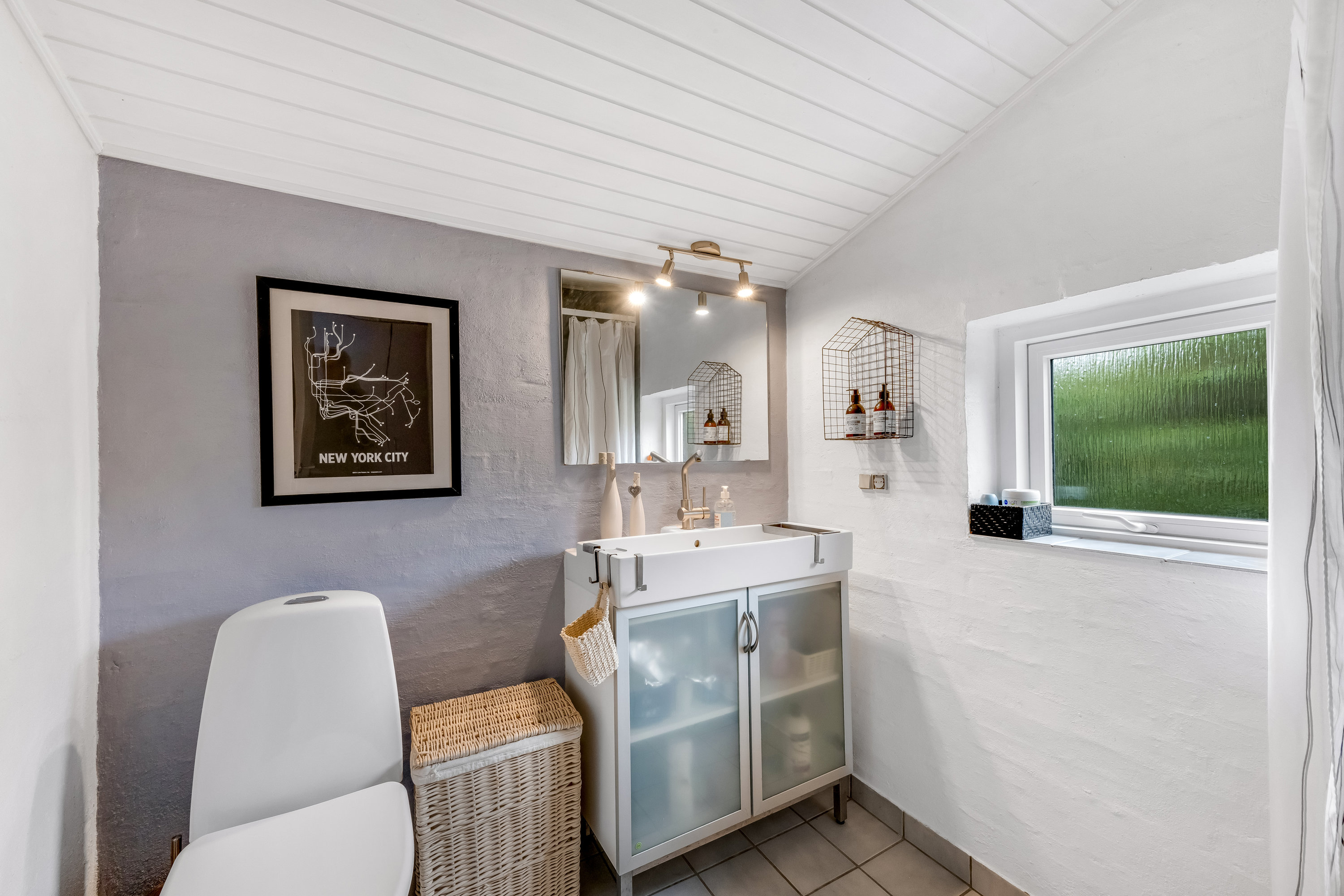 Fremhævet badeværelse billede i fuldskærmstilstand. Billede af Rønnevej 4, 6880 Tarm