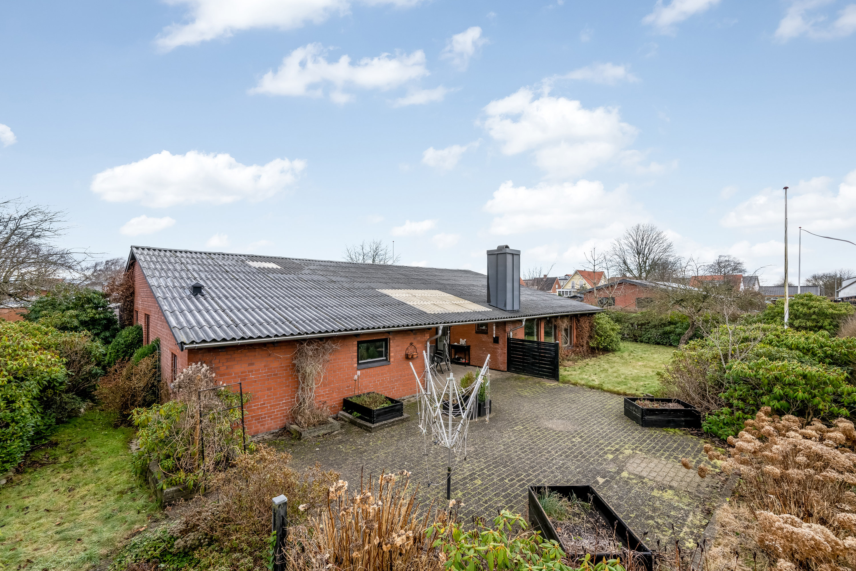 Fremhævet facade billede i fuldskærmstilstand. Billede af Rønnevej 4, 6880 Tarm