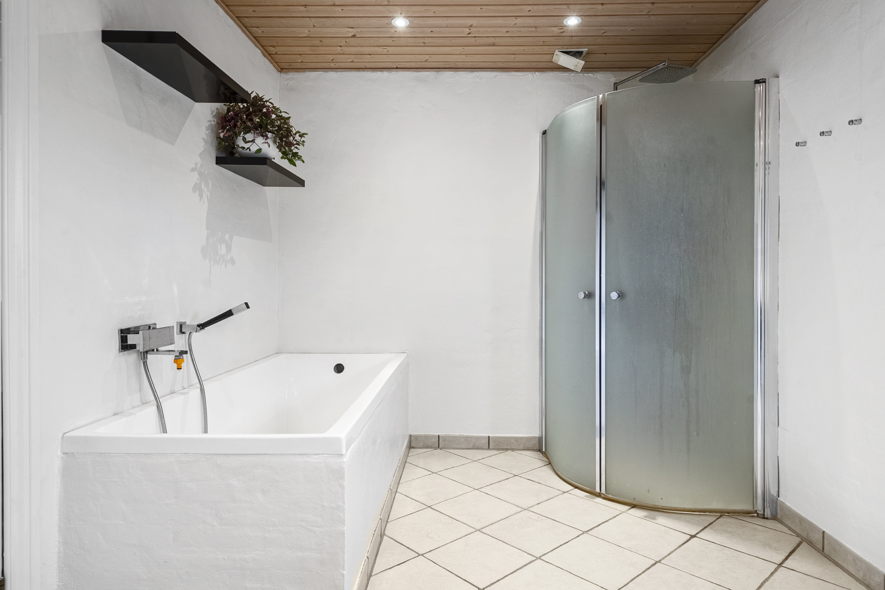 Fremhævet badeværelse billede i fuldskærmstilstand. Billede af Gyvelvænget 12, 7730 Hanstholm