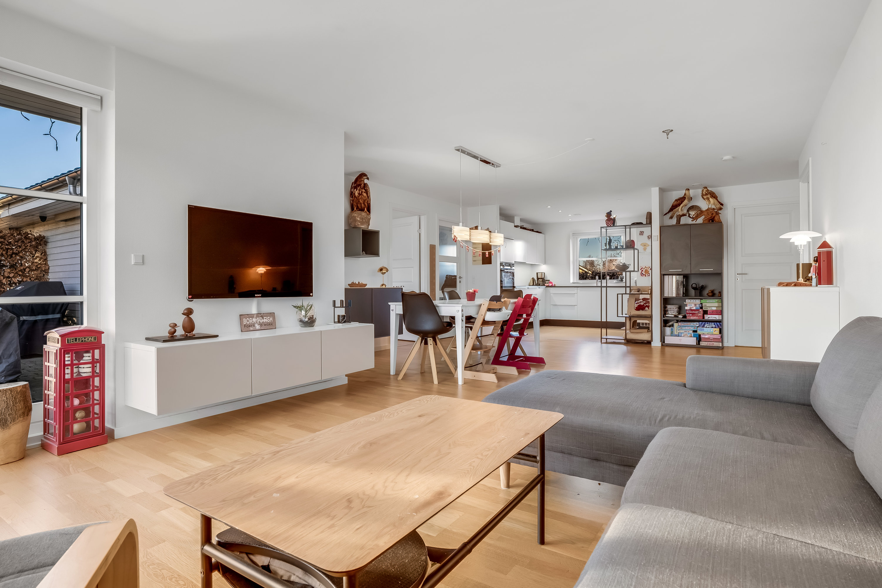 Fremhævet stue billede i fuldskærmstilstand. Billede af Solbuen 19, 3400 Hillerød