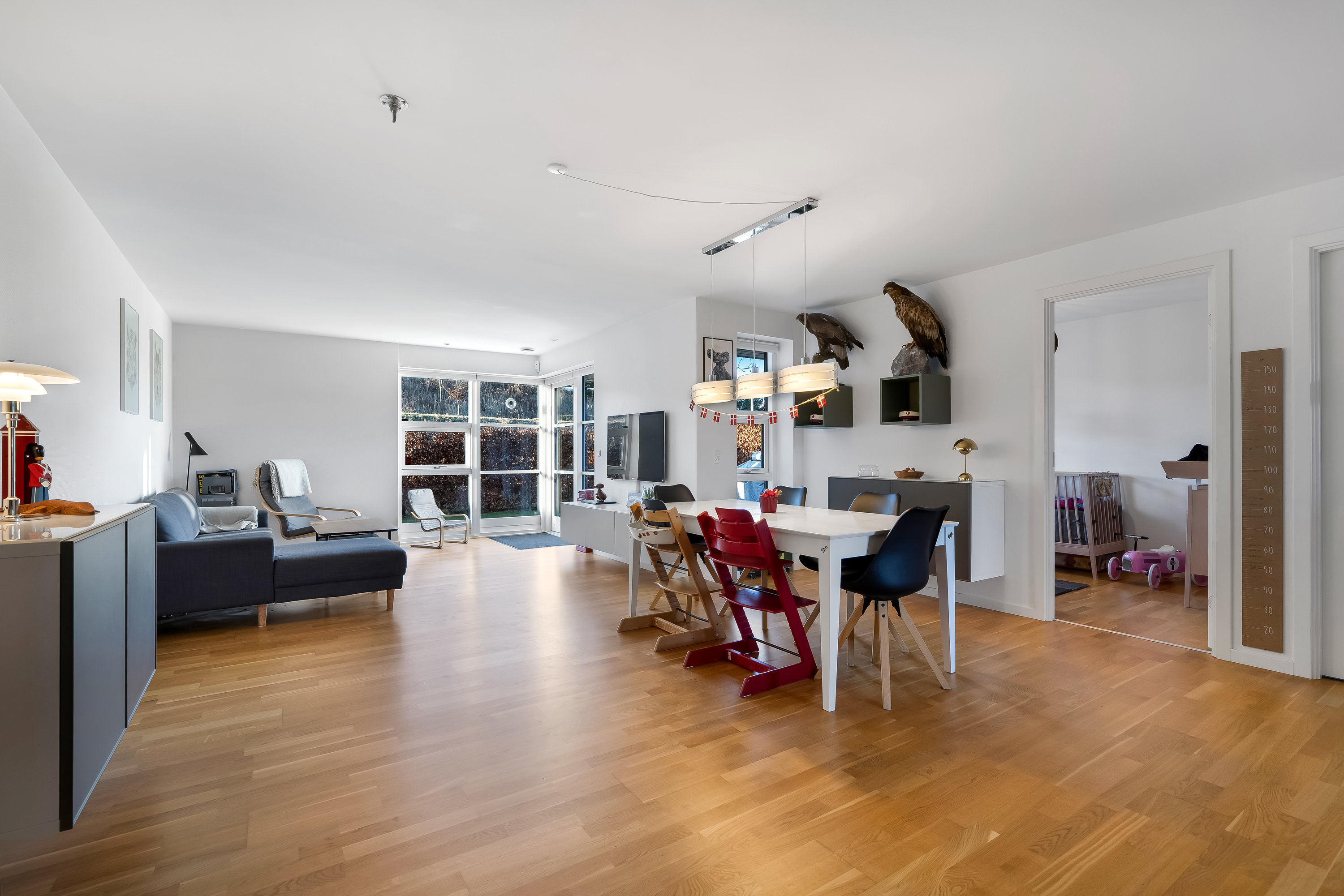 Fremhævet stue billede i fuldskærmstilstand. Billede af Solbuen 19, 3400 Hillerød