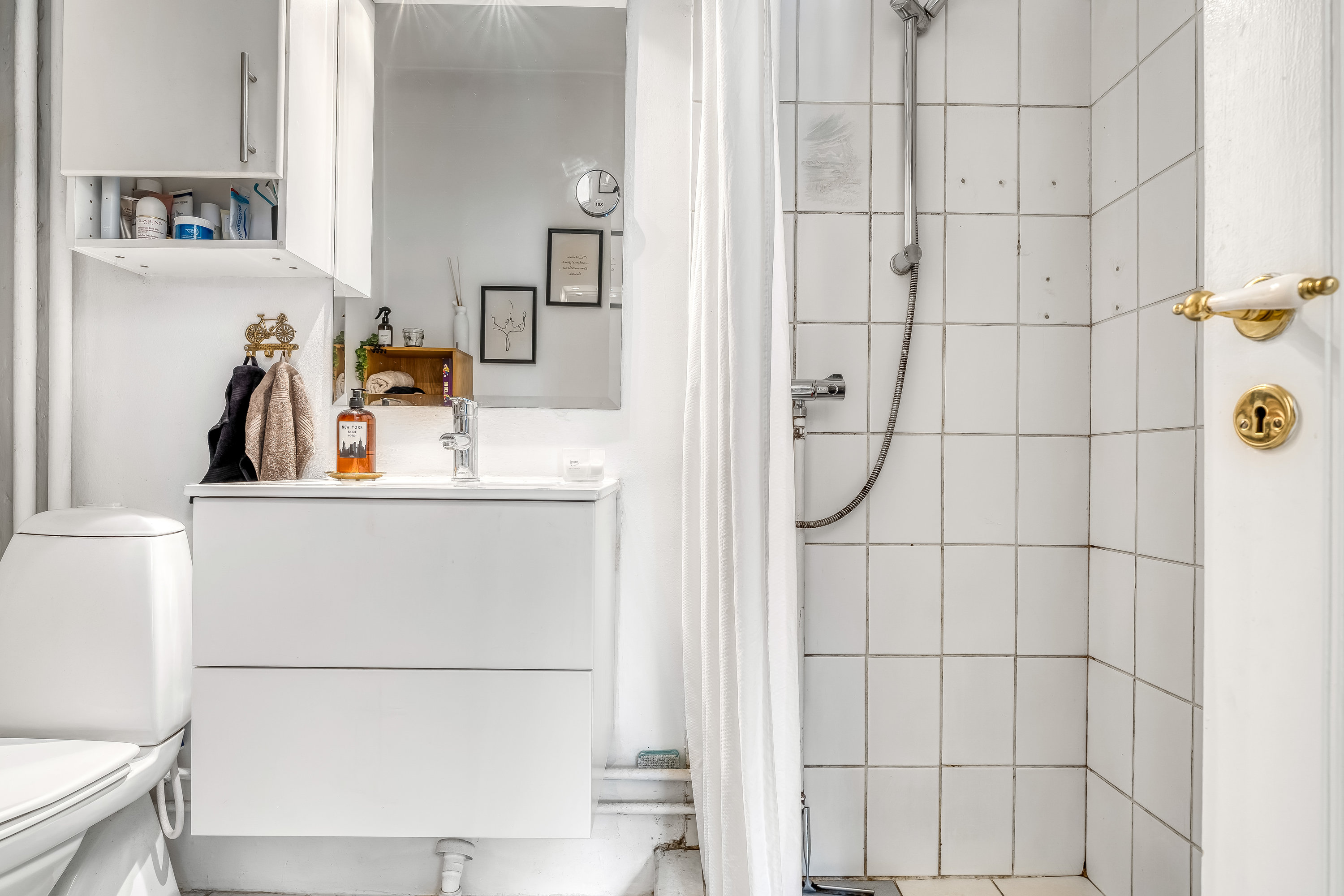 Fremhævet badeværelse billede i fuldskærmstilstand. Billede af Hostrupsvej 23, 3. th., 3400 Hillerød