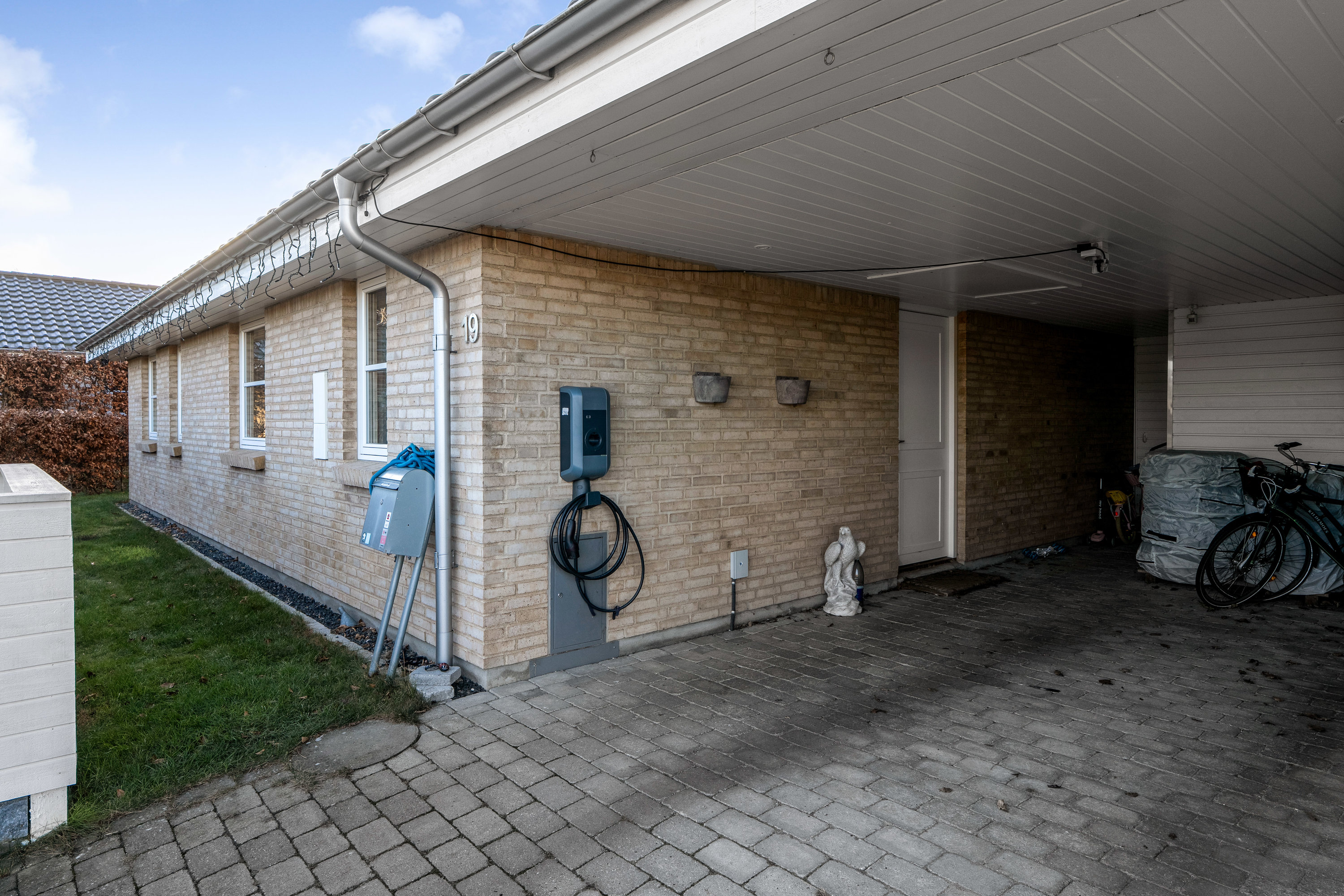 Fremhævet udendørs billede i fuldskærmstilstand. Billede af Solbuen 19, 3400 Hillerød