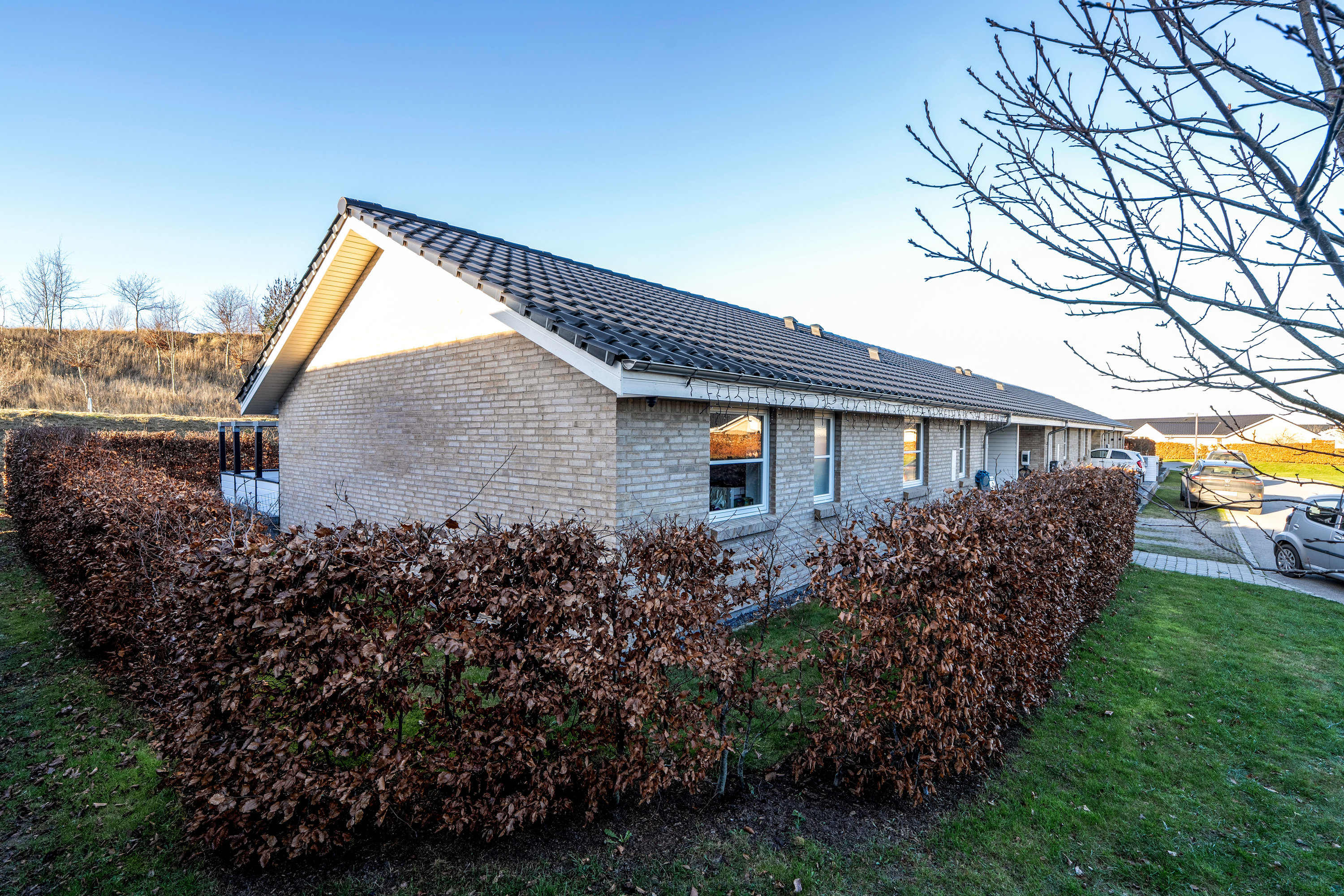 Fremhævet facade billede i fuldskærmstilstand. Billede af Solbuen 19, 3400 Hillerød